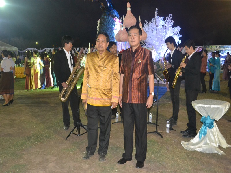 นายธาดา กิจชัย พัฒนาการจังหวัดมหาสารคาม ร่วม“งานราตรีสร้อยดอกหมาก” ในงานบุญเบิกฟ้าและกาชาดจังหวัดมหาสารคาม ปี 2559