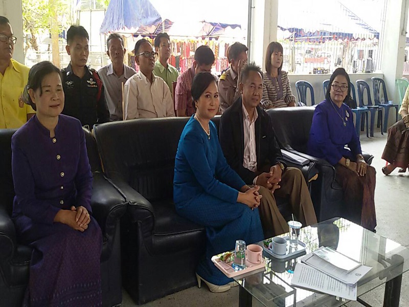 6 เม.ย 59 ดร.โชคชัย  เดชอมรธัญ ผู้ว่าราชการจังหวัดมหาสารคาม มอบหมายให้นายเสฐียรพงศ์  มากศิริ รองผู้ว่าราชการจังหวัดมหาสารคาม ให้ข้อมูลและให้การสัมภาษณ์ การถ่ายทำสกู๊ปข่าวเพื่อออกอากาศในหัวข้อเรื่อง กองทุนชุมชนหมู่บ้าน