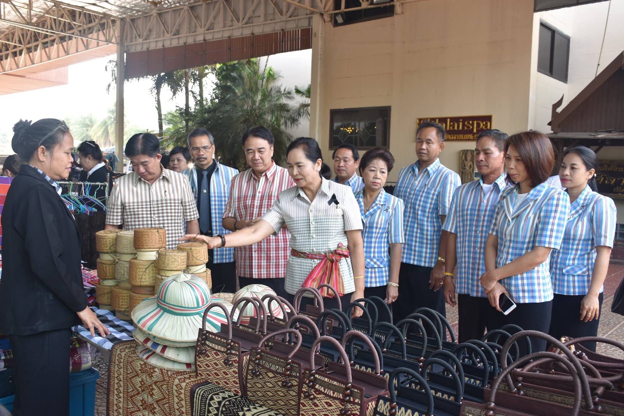 27 เมษายน 2560 เวลา 08.30 น.  นายณรงค์ บุ่ยศิริรักษ์ รองอธิบดีกรมการพัฒนาชุมชน  เป็นประธานในพิธีเปิดโครงการเสริมสร้างความเข้มแข็ง เครือข่ายกองทุนพัฒนาบทบาทสตรี รุ่นที่ 2  ภาคตะวันออกเฉียงเหนือ ระหว่างวันที่ 26 – 27 เมษายน 2560