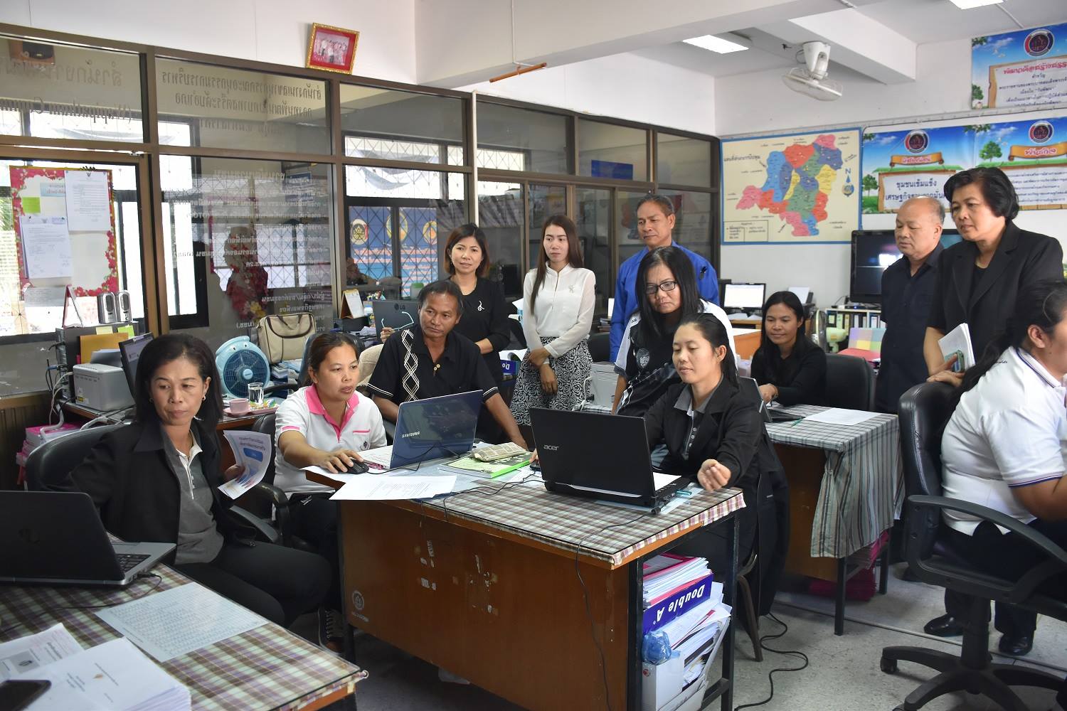 1  มีนาคม  2560   นายบุญโฮม  งามเลิศ  หัวหน้ากลุ่มงานสารสนเทศการพัฒนาชุมชนและทีมงานลงสนับสนุนส่งเสริมติดตามด้านเทคโนโลยีสารสนเทศ  กรมการพัฒนาชุมชน  ปี 2560