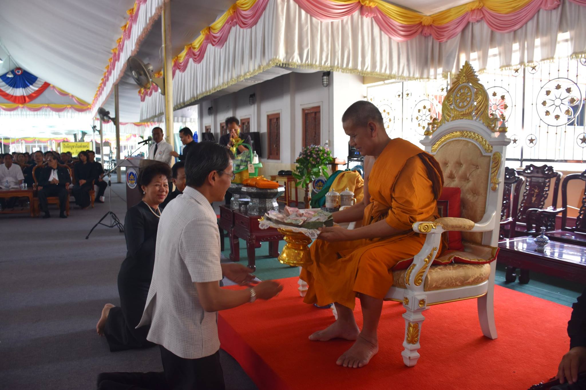 31 มีนาคม 2560    สำนักงานพัฒนาชุมชนจังหวัดมหาสารคามจัดพิธีทำบุญทอดผ้าป่ามหากุศลสมทบกองทุนพัฒนาเด็กชนบท  ในพระราชูปถัมภ์สมเด็จพระเทพรัตนราชสุดาฯ สยามบรมราชกุมารี  ประจำปี 2560 จังหวัดมหาสารคาม