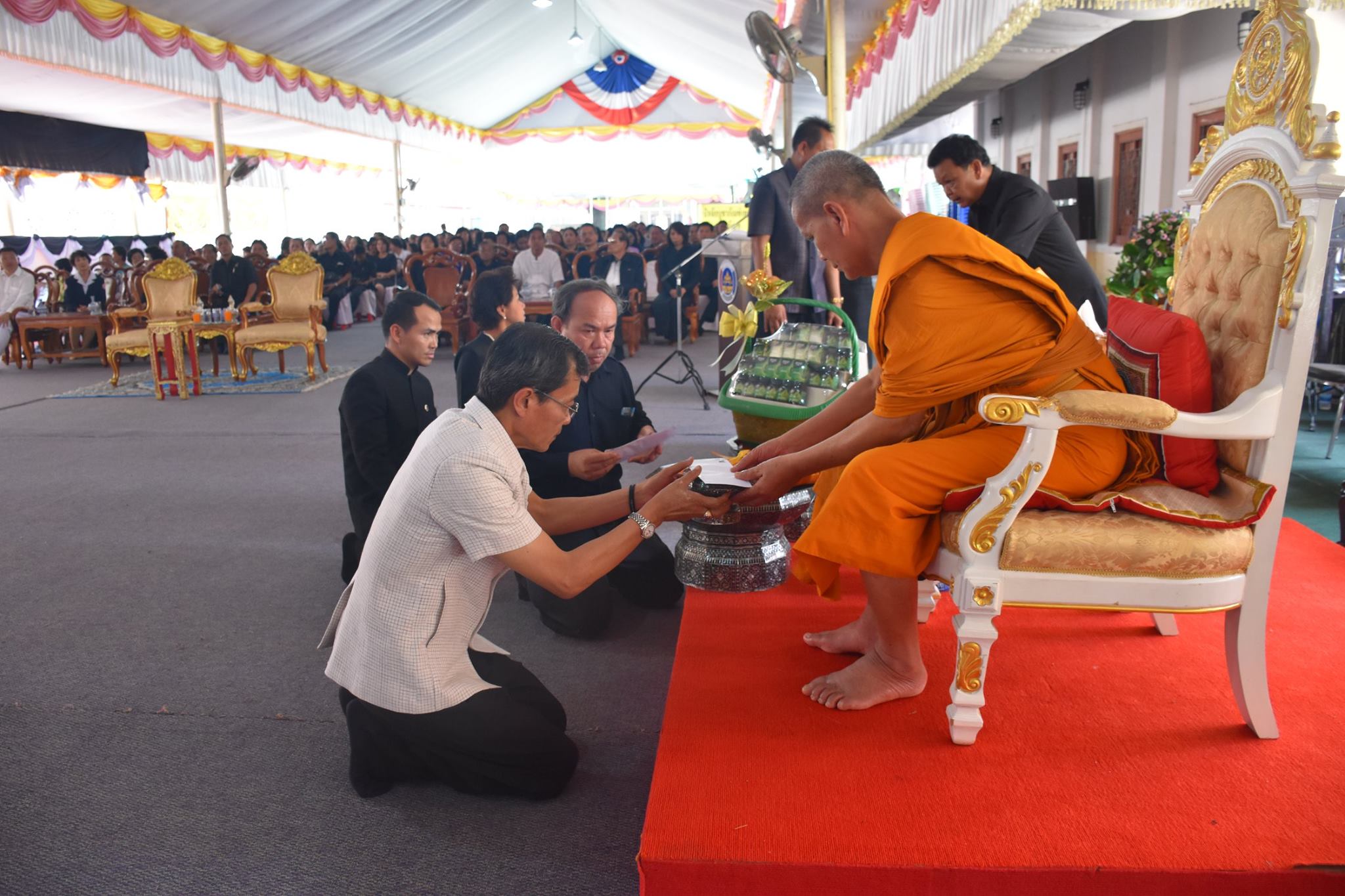31 มีนาคม 2560    สำนักงานพัฒนาชุมชนจังหวัดมหาสารคามจัดพิธีทำบุญทอดผ้าป่ามหากุศลสมทบกองทุนพัฒนาเด็กชนบท  ในพระราชูปถัมภ์สมเด็จพระเทพรัตนราชสุดาฯ สยามบรมราชกุมารี  ประจำปี 2560 จังหวัดมหาสารคาม