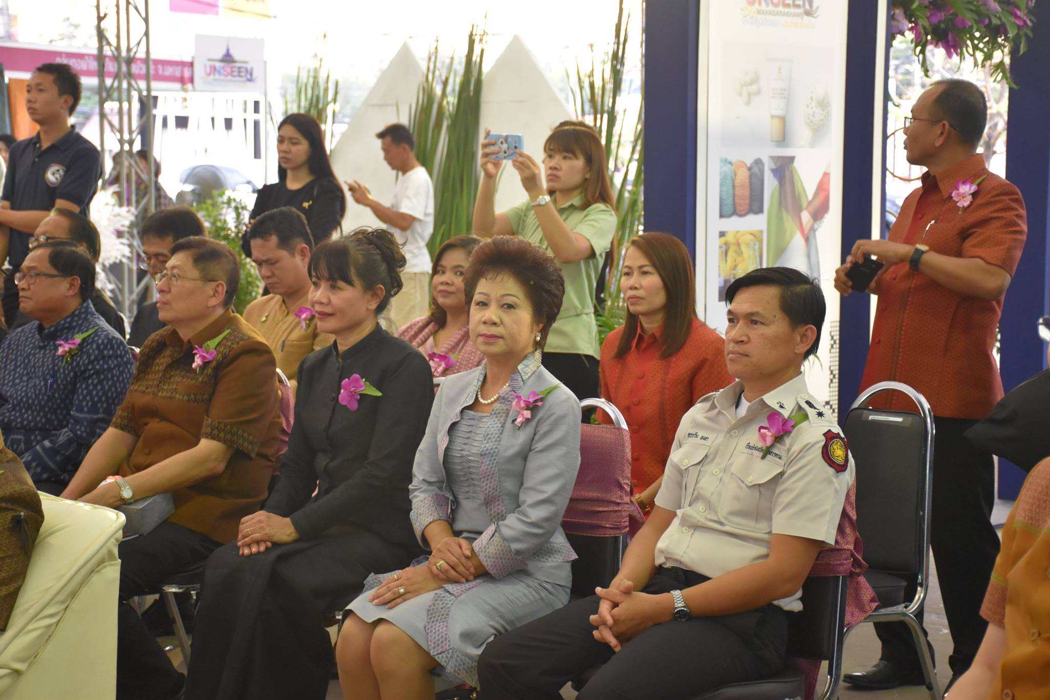 29 มีนาคม 2560    สำนักงานพัฒนาชุมชนจังหวัดมหาสารคามจัดกิจกรรม “มหกรรมผ้าไหมงามสร้อยดอกหมากมหาสารคามสู่สากล ครั้งที่ 1” ณ บริเวณลานด้านหน้าเสริมไทยคอมเพล็กซ์ จังหวัดมหาสารคาม
