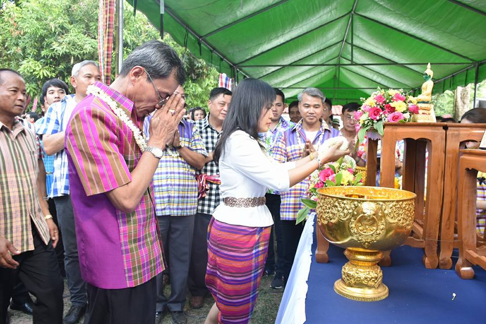 11 เมษายน 2560 สำนักงานพัฒนาชุมชนจังหวัดมหาสารคาม ร่วมกิจกรรมรดน้ำดำหัวขอพร ท่านพ่อเมืองมหาสารคาม นายเสน่ห์ นนทะโชติ ผู้ว่าราชการจังหวัดมหาสารคาม  และนางนิศากร นนทะโชติ นายกเหล่ากาชาดจังหวัดมหาสารคาม