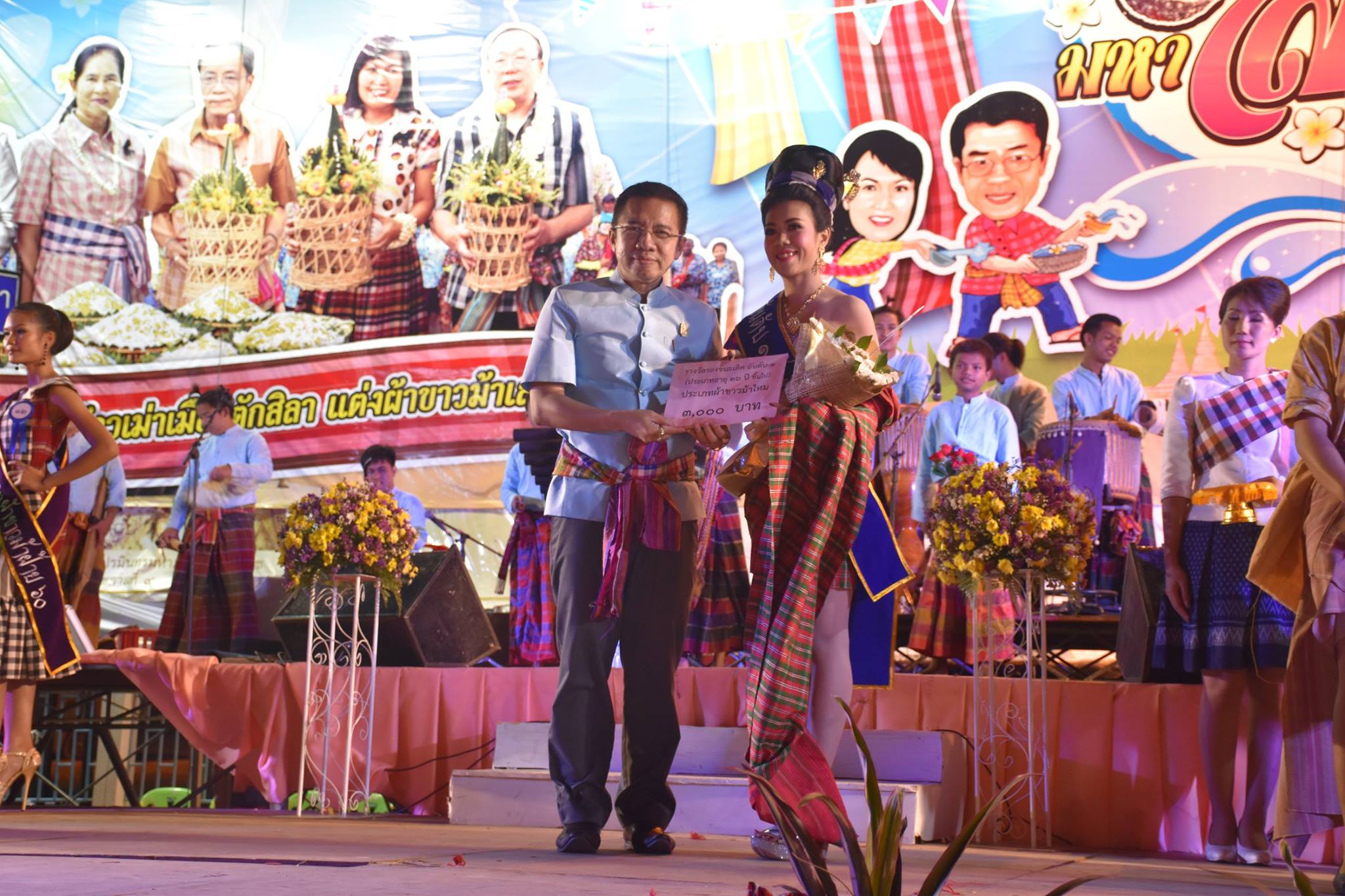 12 เมษายน 2560 สำนักงานพัฒนาชุมชนจังหวัดมหาสารคาม ร่วมกิจกรรมการประกวด “ชุดผ้าขาวม้าน่าใส่ ผ้าไหมน่าห่ม” ในงาน  “ตักสิลามหาสงกรานต์ ถนนข้าวเม่า ปลอดเหล้าปลอดภัย” ตอน “กินข้าวเม่าเมืองตักสิลา ใส่ผ้าขาวม้าเล่นสงกรานต์”