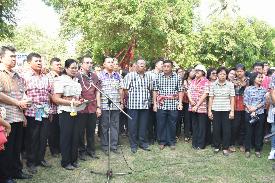 11 เมษายน 2560 สำนักงานพัฒนาชุมชนจังหวัดมหาสารคาม ร่วมกิจกรรมรดน้ำดำหัวขอพร ท่านพ่อเมืองมหาสารคาม นายเสน่ห์ นนทะโชติ ผู้ว่าราชการจังหวัดมหาสารคาม  และนางนิศากร นนทะโชติ นายกเหล่ากาชาดจังหวัดมหาสารคาม