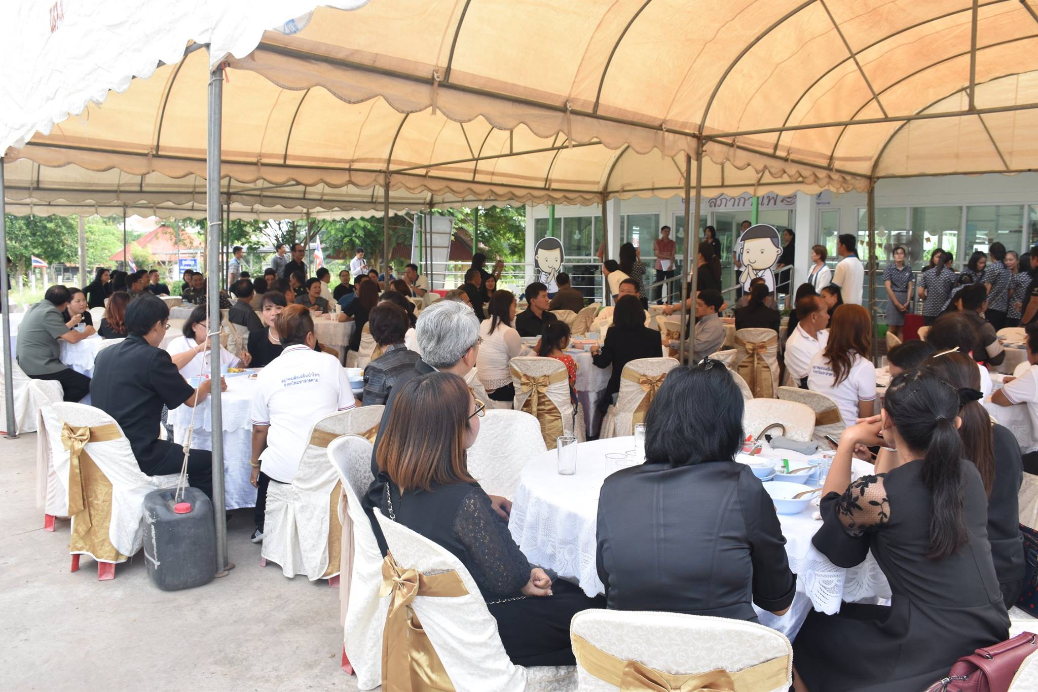19 เมษายน 2560  นางสาวศศิธร ปัญญาไว พัฒนาการจังหวัดมหาสารคาม พร้อมคณะ  ร่วมโครงการพบปะแลกเปลี่ยนความคิดเห็น และสร้างความสามัคคี จังหวัดมหาสารคาม ในกิจกรรม “สภากาแฟ”