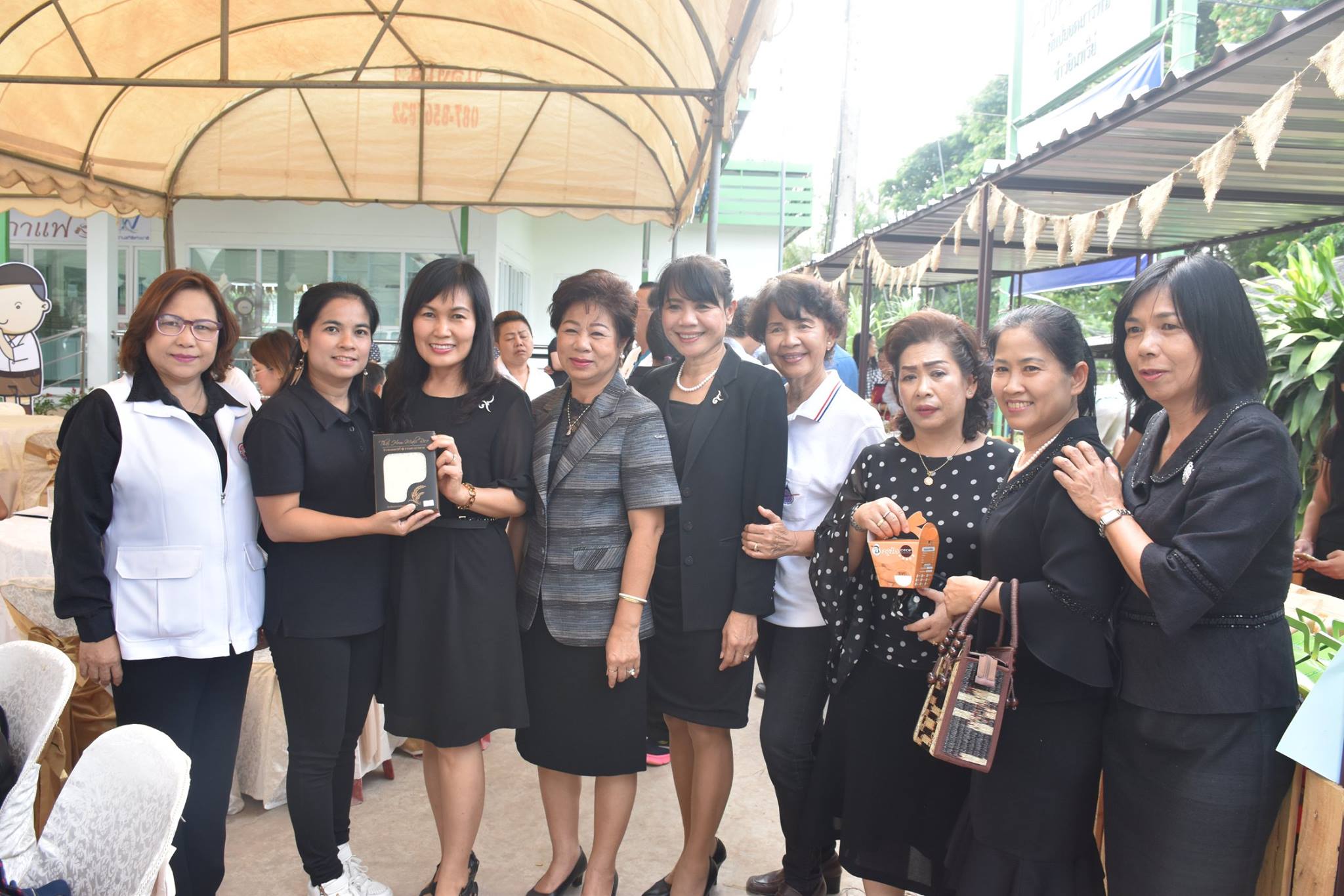 19 เมษายน 2560  นางสาวศศิธร ปัญญาไว พัฒนาการจังหวัดมหาสารคาม พร้อมคณะ  ร่วมโครงการพบปะแลกเปลี่ยนความคิดเห็น และสร้างความสามัคคี จังหวัดมหาสารคาม ในกิจกรรม “สภากาแฟ”