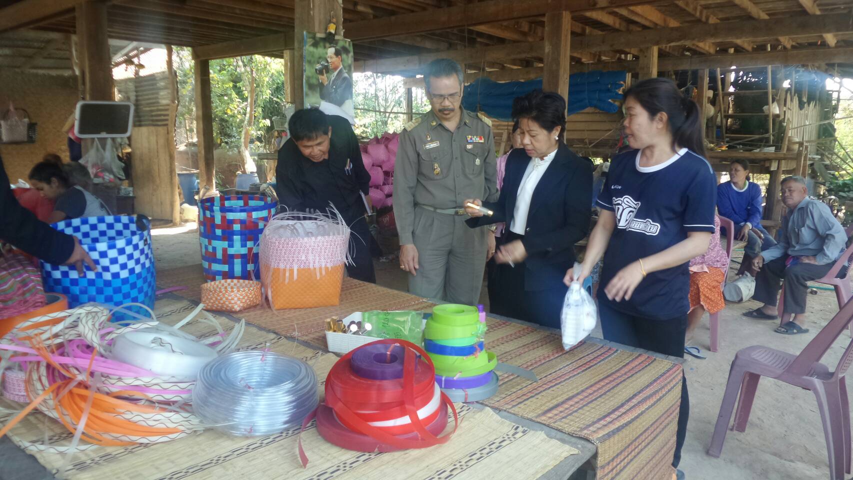 2  มีนาคม  2560  เวลา 15.00 น.   นางสาวศศิธร   ปัญญาไว  พัฒนาการจังหวัดมหาสารคาม  พร้อมด้วยนายพงษ์ศักดิ์  คณะมะ  หัวหน้ากลุ่มส่งเสริมฯ ลงพื้นที่เยี่ยมและติดตามการดำเนินงานสัมมาชีพชุมชน อำเภอเมืองมหาสารคาม
