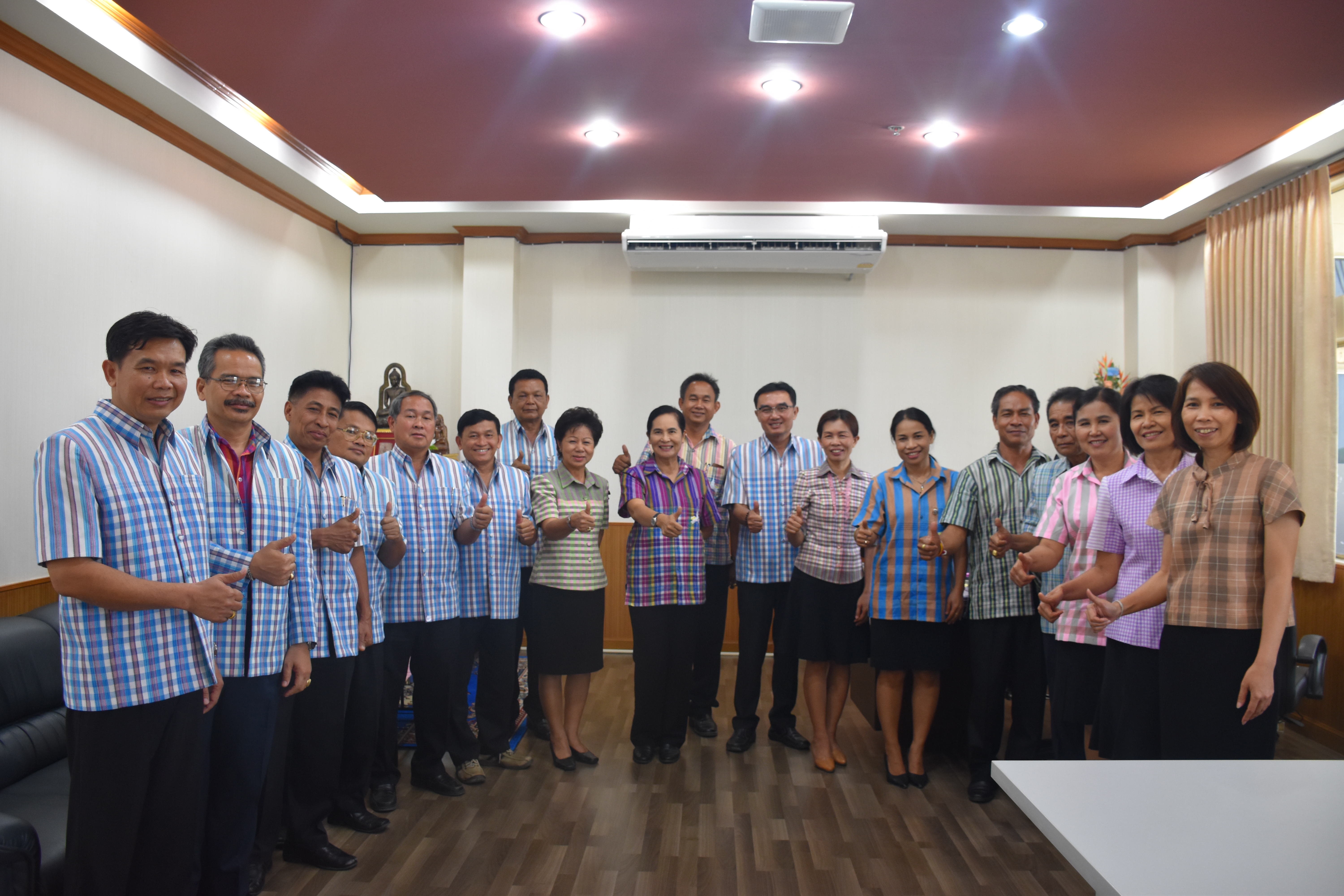 5 เมษายน 2560  สำนักงานพัฒนาชุมชนจังหวัดมหาสารคาม รณรงค์การแต่งเสื้อผ้าขาวม้าเล่นสงกรานต์ สืบสานภูมิปัญญา  อนุรักษ์วัฒนธรรมไทย และสนับสนุนสินค้า OTOP เทศกาล “ตักสิลามหาสงกรานต์”  ในแนวคิด กินข้าวเม่าเมืองตักสิลา แต่งผ้าขาวม้าเล่นสงกรานต์