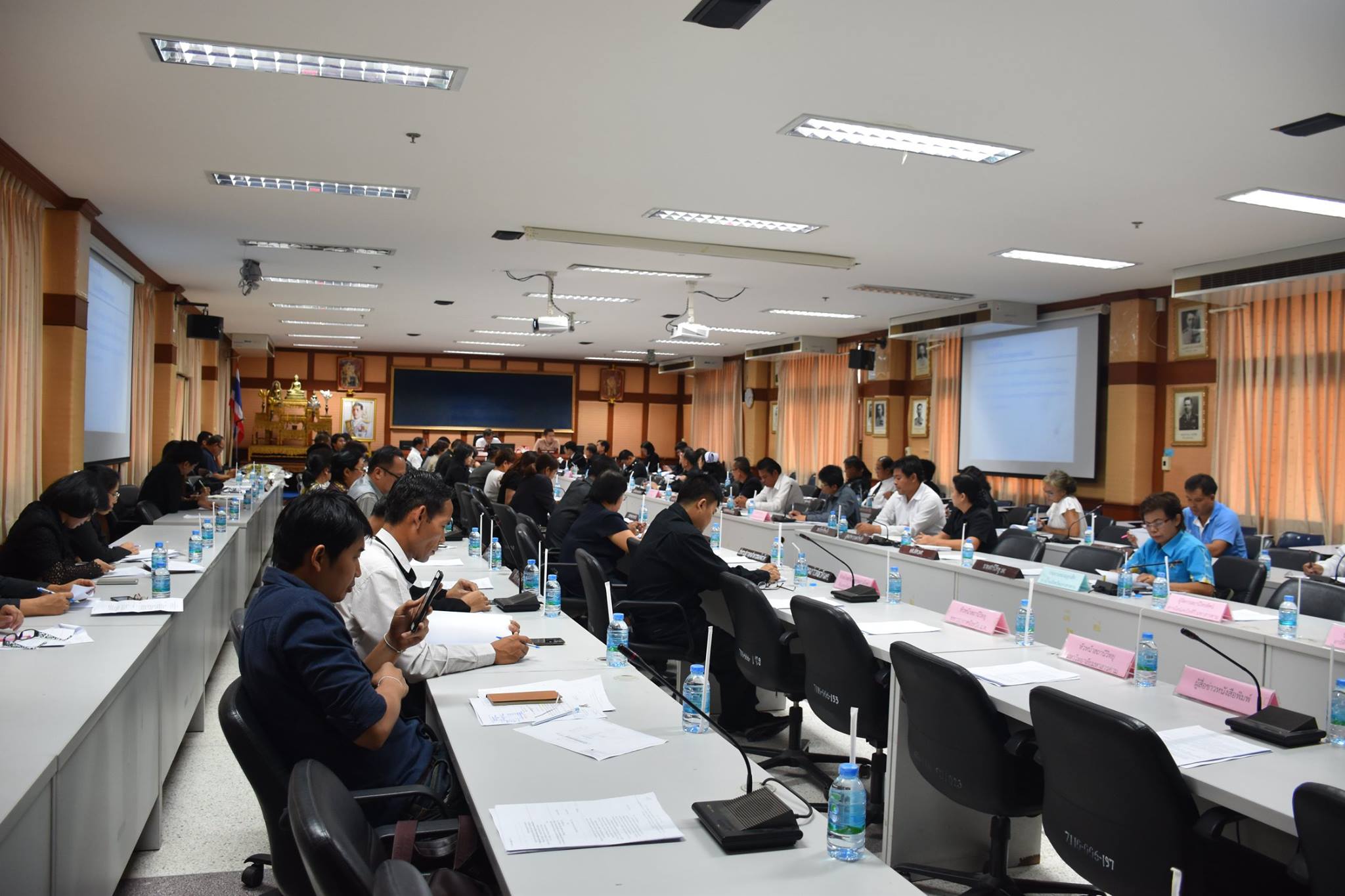 25 พฤษภาคม 2560 นายเสน่ห์ นนทะโชติ ผู้ว่าราชการจังหวัดมหาสารคาม เป็นประธานการประชุมคณะกรรมการเตรียมการจัดพิธีถวายดอกไม้จันทน์จังหวัดมหาสารคาม