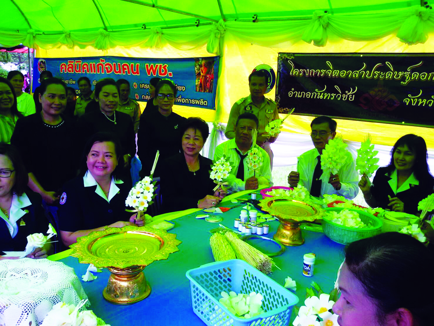 24 พฤษภาคม 2560  ผู้ว่าราชการจังหวัดมหาสารคามเป็นประธานการออกบริการประชาชนตามโครงการปกป้องและเชิดชูสถาบันพระมหากษัตริย์ และหน่วยบำบัดทุกข์บำรุงสุขสร้างรอยยิ้มให้ประชาชนจังหวัดมหาสารคาม ณ โรงเรียนบ้านวังบัวสามัคคี  ตำบลขามเฒ่าพัฒนา อำเภอกันทรวิชัย จังหวัดมหาสารคาม