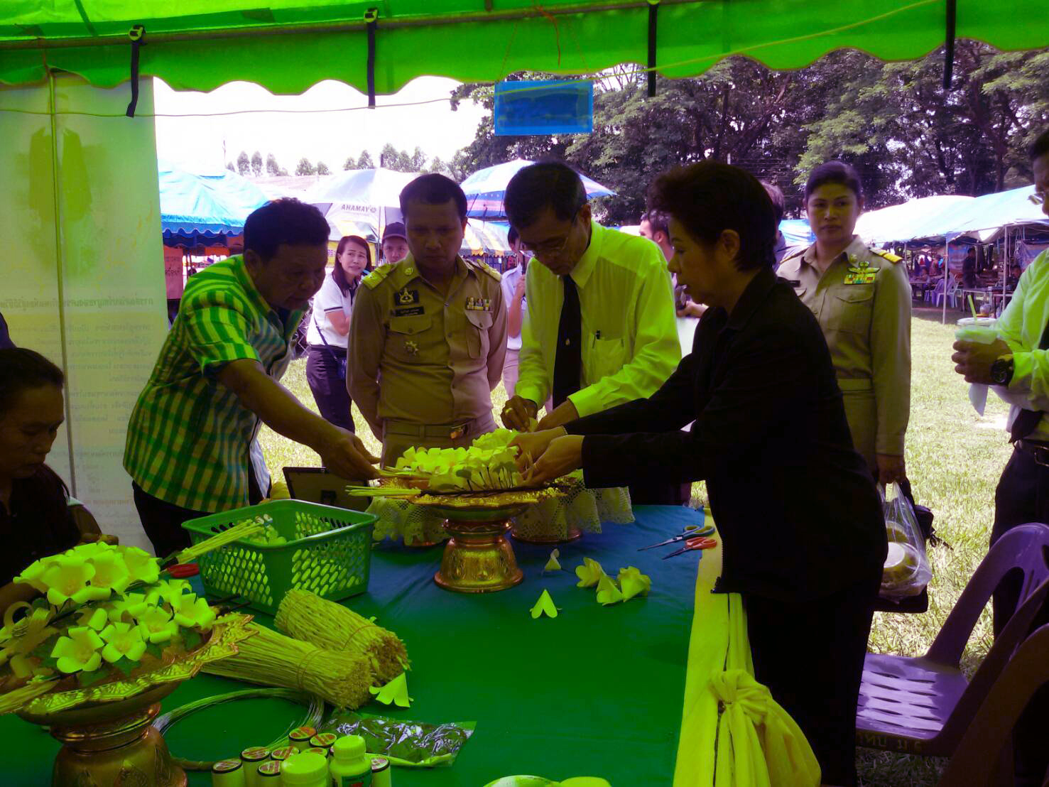 24 พฤษภาคม 2560  ผู้ว่าราชการจังหวัดมหาสารคามเป็นประธานการออกบริการประชาชนตามโครงการปกป้องและเชิดชูสถาบันพระมหากษัตริย์ และหน่วยบำบัดทุกข์บำรุงสุขสร้างรอยยิ้มให้ประชาชนจังหวัดมหาสารคาม ณ โรงเรียนบ้านวังบัวสามัคคี  ตำบลขามเฒ่าพัฒนา อำเภอกันทรวิชัย จังหวัดมหาสารคาม