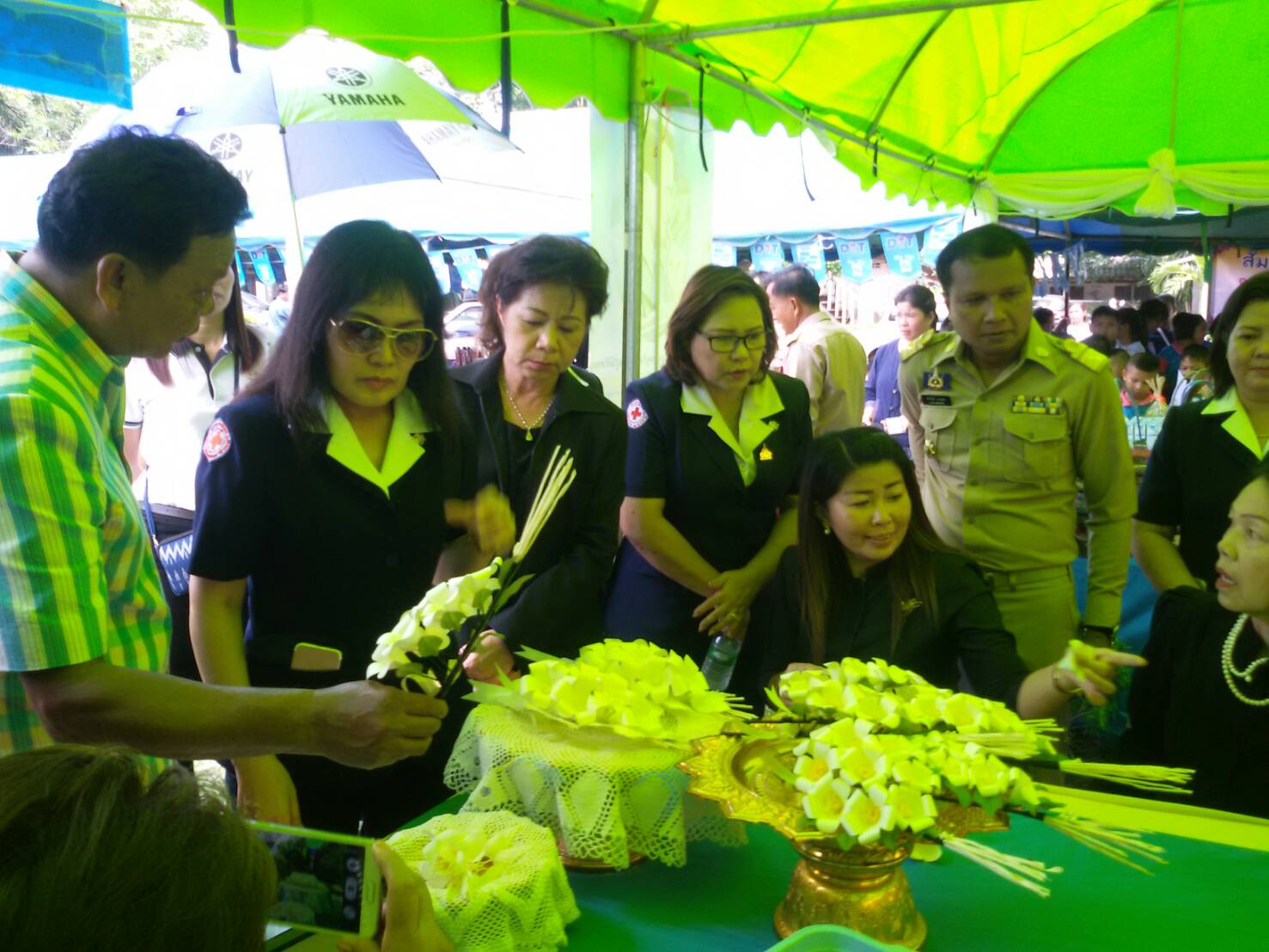 24 พฤษภาคม 2560  ผู้ว่าราชการจังหวัดมหาสารคามเป็นประธานการออกบริการประชาชนตามโครงการปกป้องและเชิดชูสถาบันพระมหากษัตริย์ และหน่วยบำบัดทุกข์บำรุงสุขสร้างรอยยิ้มให้ประชาชนจังหวัดมหาสารคาม ณ โรงเรียนบ้านวังบัวสามัคคี  ตำบลขามเฒ่าพัฒนา อำเภอกันทรวิชัย จังหวัดมหาสารคาม