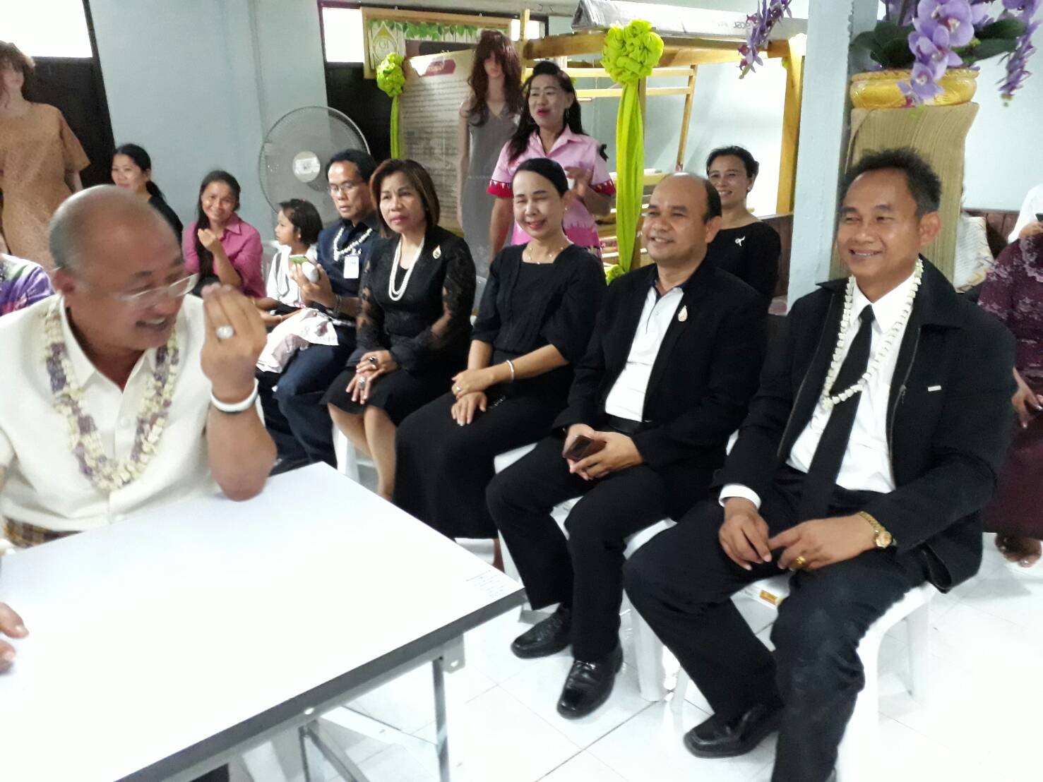 9 พฤษภาคม 2560 นายพงษ์ศักดิ์ คณะมะ หัวหน้ากลุ่มงานส่งเสริมฯ ร่วมพิธีเปิดโรงเรียน OTOP (สถาบันส่งเสริมความรู้ภูมิปัญญาท้องถิ่น OTOP Academy) บ้านดอนข่า หมู่ที่ 7 ตำบลชนบท อำเภอชนบท จังหวัดขอนแก่น