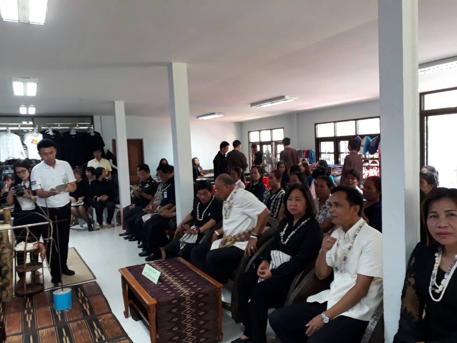 9 พฤษภาคม 2560 นายพงษ์ศักดิ์ คณะมะ หัวหน้ากลุ่มงานส่งเสริมฯ ร่วมพิธีเปิดโรงเรียน OTOP (สถาบันส่งเสริมความรู้ภูมิปัญญาท้องถิ่น OTOP Academy) บ้านดอนข่า หมู่ที่ 7 ตำบลชนบท อำเภอชนบท จังหวัดขอนแก่น