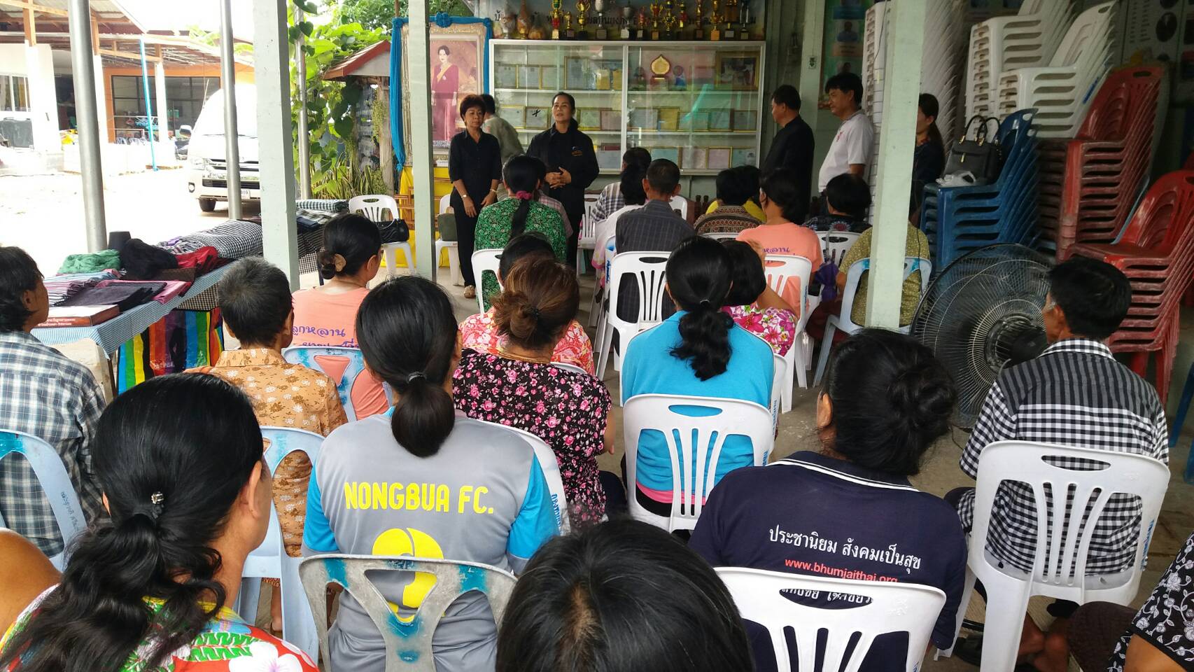 9 พฤษภาคม 2560 นางไพเราะ รอยตระกูล รองผู้ว่าราชการจังหวัดมหาสารคาม  เยี่ยมกลุ่มผลิตผ้าขาวม้า บ้านหนองบัว ตำบลหนองกุง อำเภอแกดำ