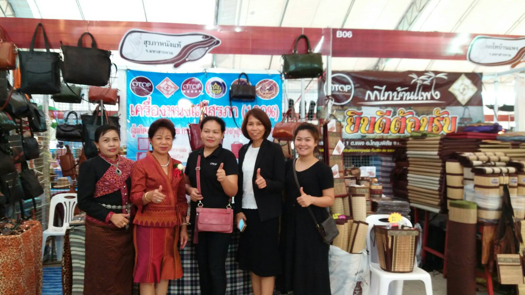 30 พฤษภาคม 2560 นางสาวศศิธร ปัญญาไว พัฒนาการจังหวัดมหาสารคาม ร่วมพิธีเปิดงานหัตถศิลป์ถิ่นแพรวากาฬสินธุ์ ณ อาคารหอประชุมเฉลิมพระเกียรติ 80 พรรษา และบริเวณหน้าศาลากลางจังหวัดกาฬสินธ์ุ