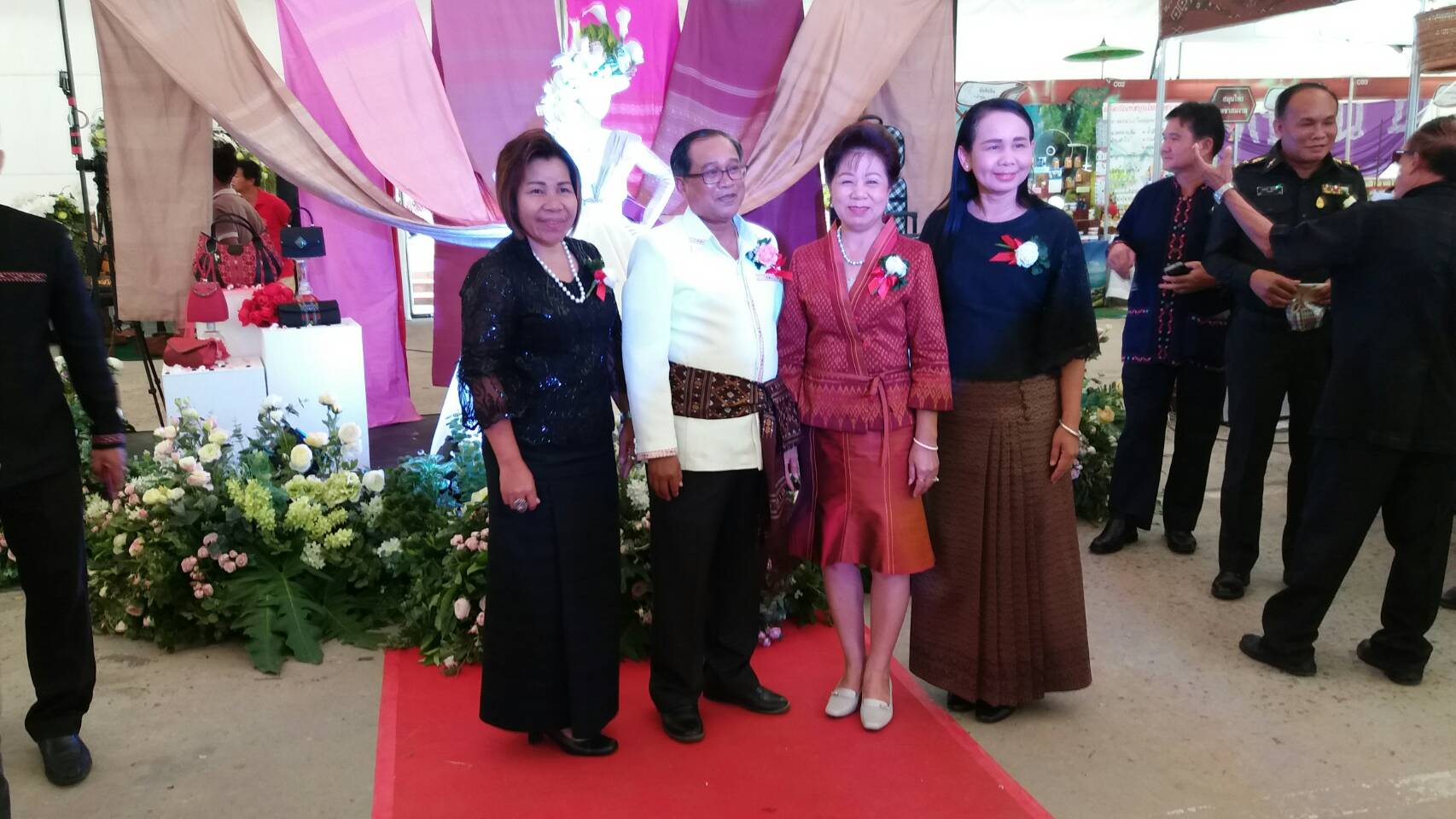 30 พฤษภาคม 2560 นางสาวศศิธร ปัญญาไว พัฒนาการจังหวัดมหาสารคาม ร่วมพิธีเปิดงานหัตถศิลป์ถิ่นแพรวากาฬสินธุ์ ณ อาคารหอประชุมเฉลิมพระเกียรติ 80 พรรษา และบริเวณหน้าศาลากลางจังหวัดกาฬสินธ์ุ