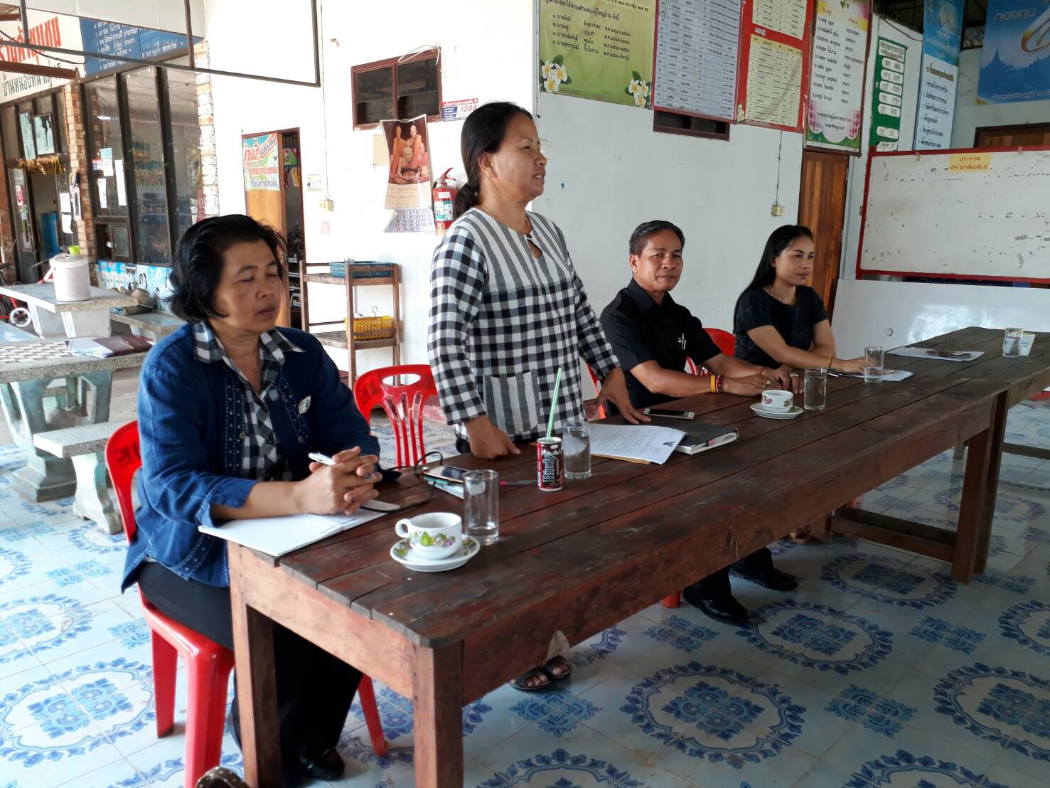 5 พฤษภาคม 2560 นายบุญโฮม งามเลิศ หัวหน้า กลุ่มงานสารสนเทศ การพัฒนาชุมชน พร้อมคณะฯ ออกติดตามประเมินผล โครงการมหาสารคามน้อมนำปรัชญาเศรษฐกิจพอเพียง บ้านหนองหิน หมู่ 15 ตำบลหัวดง อำเภอนาดูน จังหวัดมหาสารคาม