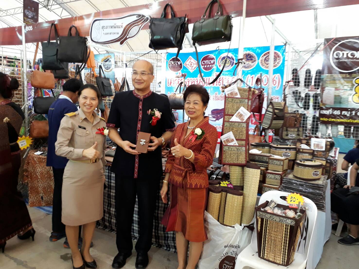 30 พฤษภาคม 2560 นางสาวศศิธร ปัญญาไว พัฒนาการจังหวัดมหาสารคาม ร่วมพิธีเปิดงานหัตถศิลป์ถิ่นแพรวากาฬสินธุ์ ณ อาคารหอประชุมเฉลิมพระเกียรติ 80 พรรษา และบริเวณหน้าศาลากลางจังหวัดกาฬสินธ์ุ