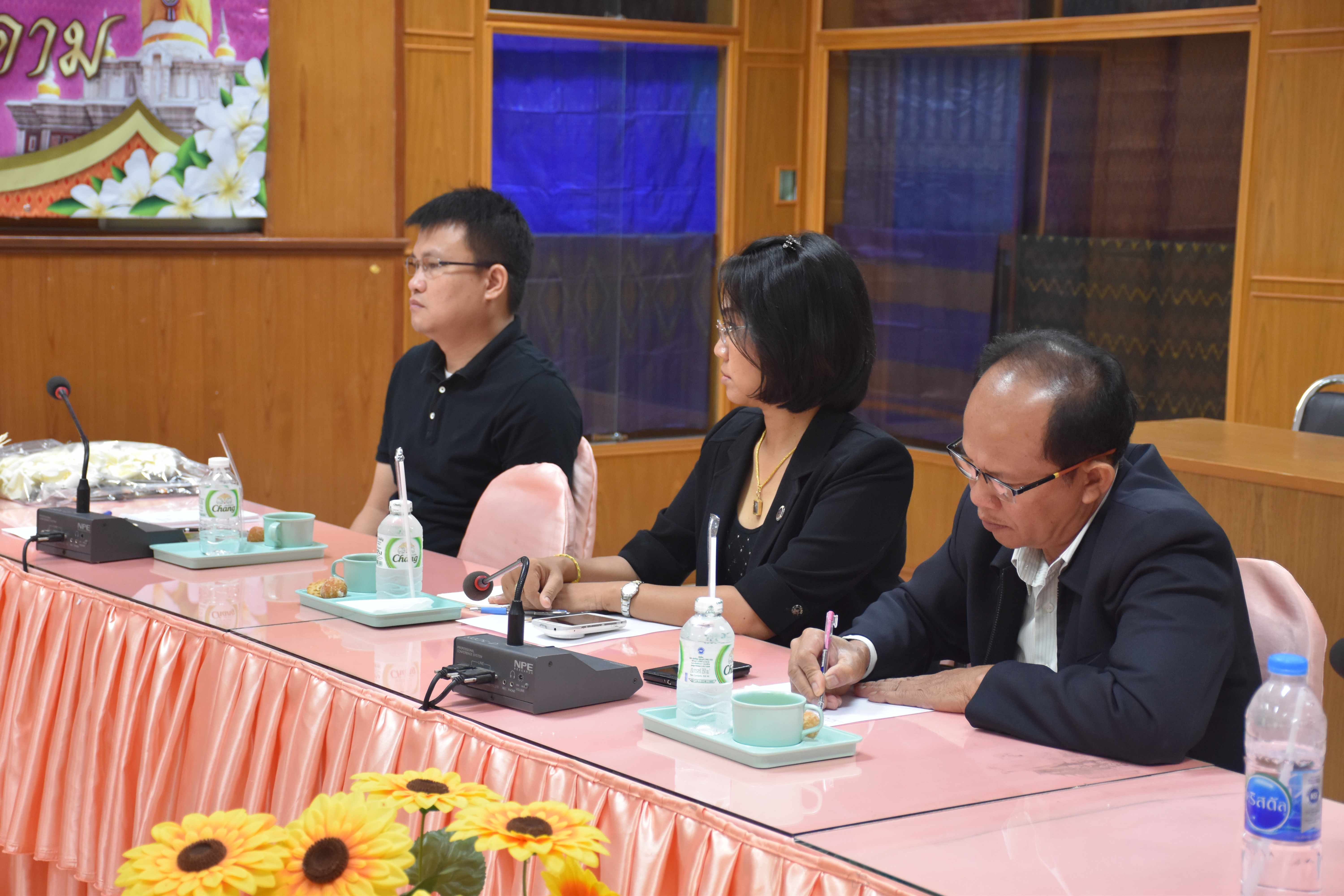 26 พฤษภาคม 2560  นางสาวศศิธร ปัญญาไว พัฒนาการจังหวัดมหาสารคาม  เป็นประธานในการประชุมเพื่อเตรียมความพร้อมเกี่ยวกับพิธีถวายดอกไม้จันทน์ของประชาชนในส่วนภูมิภาค