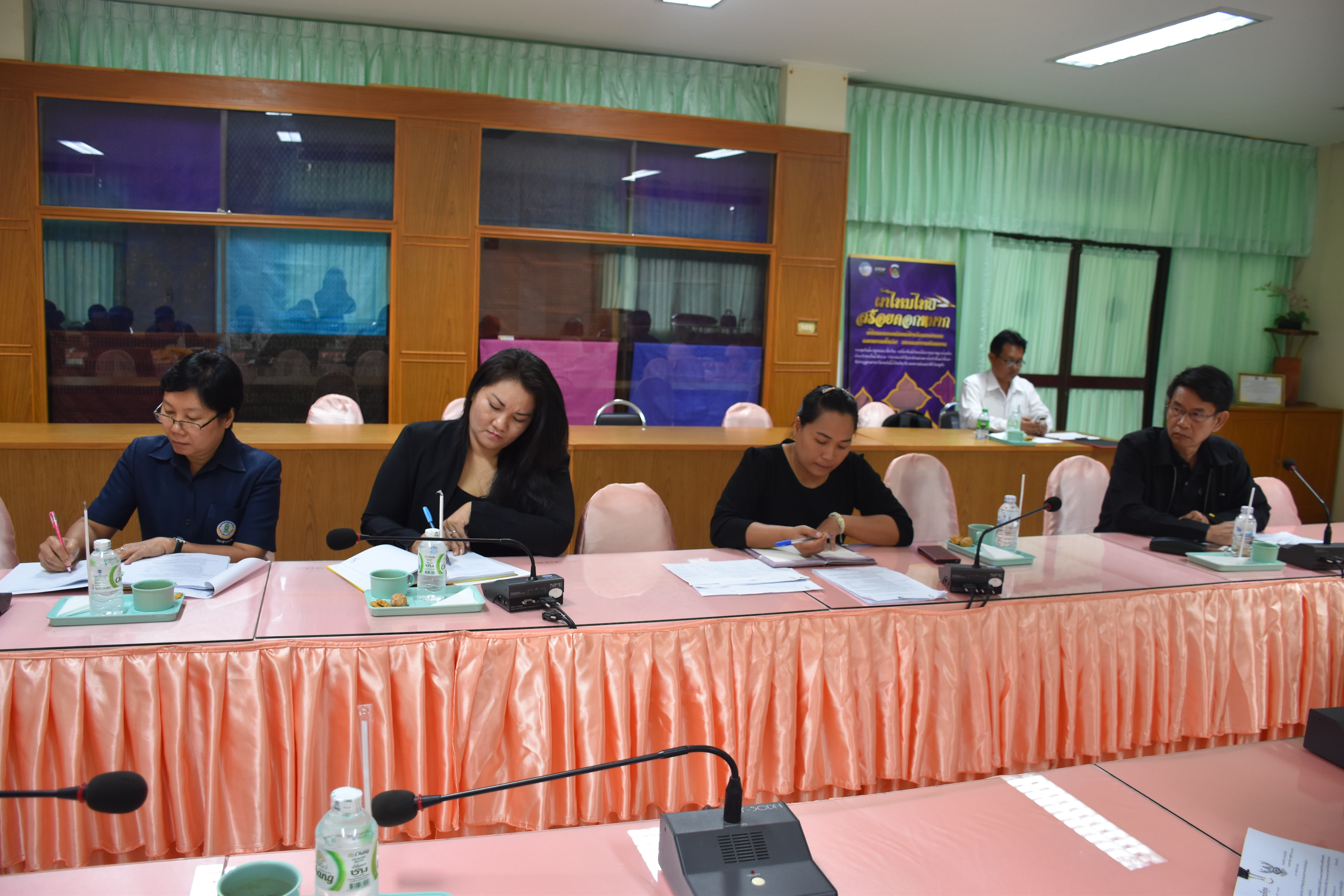 26 พฤษภาคม 2560  นางสาวศศิธร ปัญญาไว พัฒนาการจังหวัดมหาสารคาม  เป็นประธานในการประชุมเพื่อเตรียมความพร้อมเกี่ยวกับพิธีถวายดอกไม้จันทน์ของประชาชนในส่วนภูมิภาค