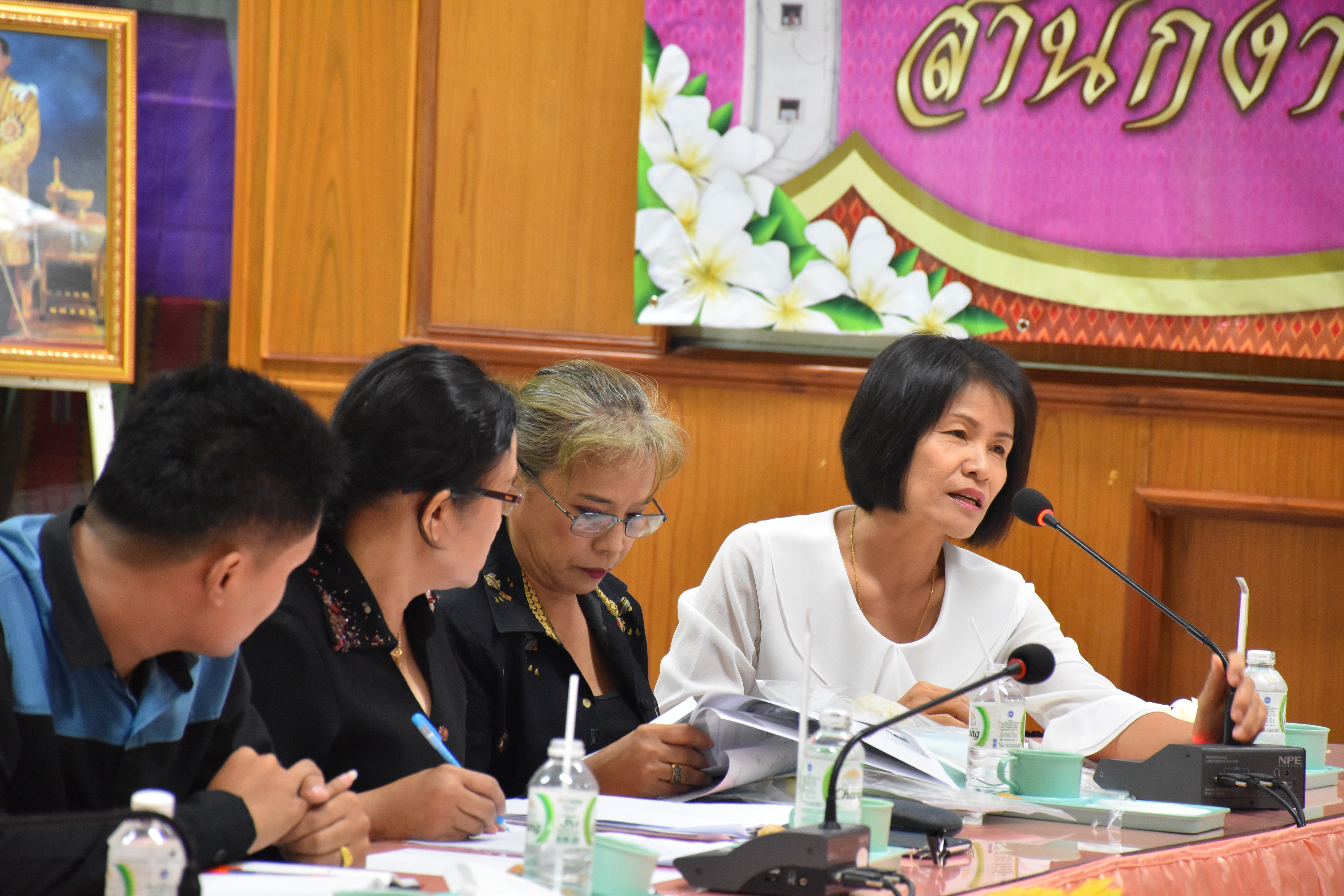 26 พฤษภาคม 2560  นางสาวศศิธร ปัญญาไว พัฒนาการจังหวัดมหาสารคาม  เป็นประธานในการประชุมเพื่อเตรียมความพร้อมเกี่ยวกับพิธีถวายดอกไม้จันทน์ของประชาชนในส่วนภูมิภาค