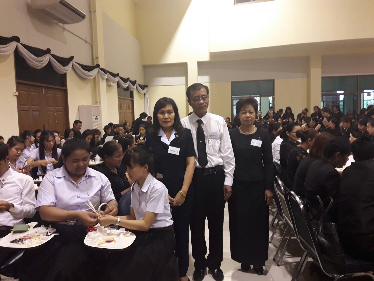 6 มิถุนายน 2560  นายเสนห์ นนทะโชติ ผู้ว่าราชการจังหวัดมหาสารคาม  เป็นประธานเปิดโครงการจิตอาสาประดิษฐ์ดอกไม้จันทน์พระราชทานจังหวัดมหาสารคาม ณ ห้องประชุมศาลากลางจังหวัดมหาสารคาม
