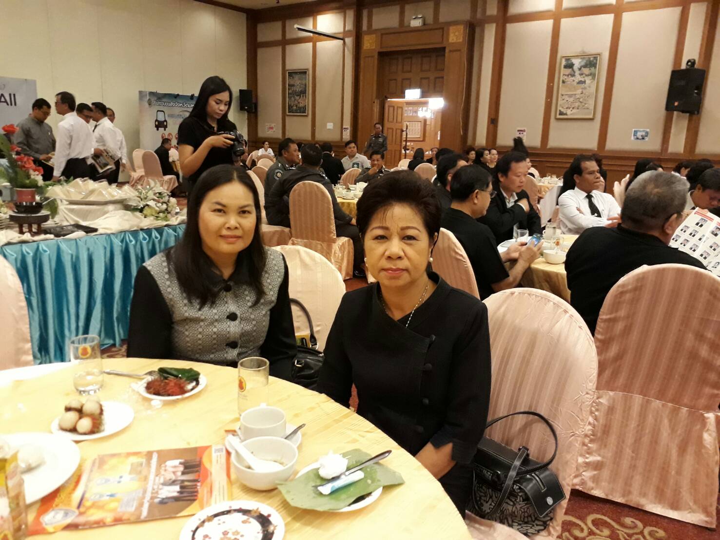 21 มิถุนายน 2560 นางสาวศศิธร ปัญญาไว พัฒนาการจังหวัดมหาสารคาม  ร่วมโครงการพบปะแลกเปลี่ยนความคิดเห็นและสร้างความสามัคคีจังหวัดมหาสารคาม ในกิจกรรม “สภากาแฟ”