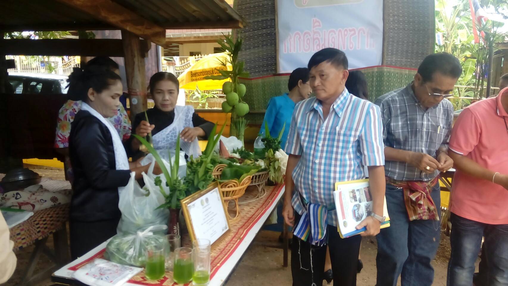 19 มิถุนายน 2560 คณะทำงานคัดสรรหมู่บ้านเศรษฐกิจพอเพียง “อยู่เย็น เป็นสุข” และกิจกรรมพัฒนาชุมชนดีเด่น ระดับจังหวัด ประจำปี 2560 ลงพื้นที่คัดสรรหมู่บ้านเศรษฐกิจพอเพียงฯ