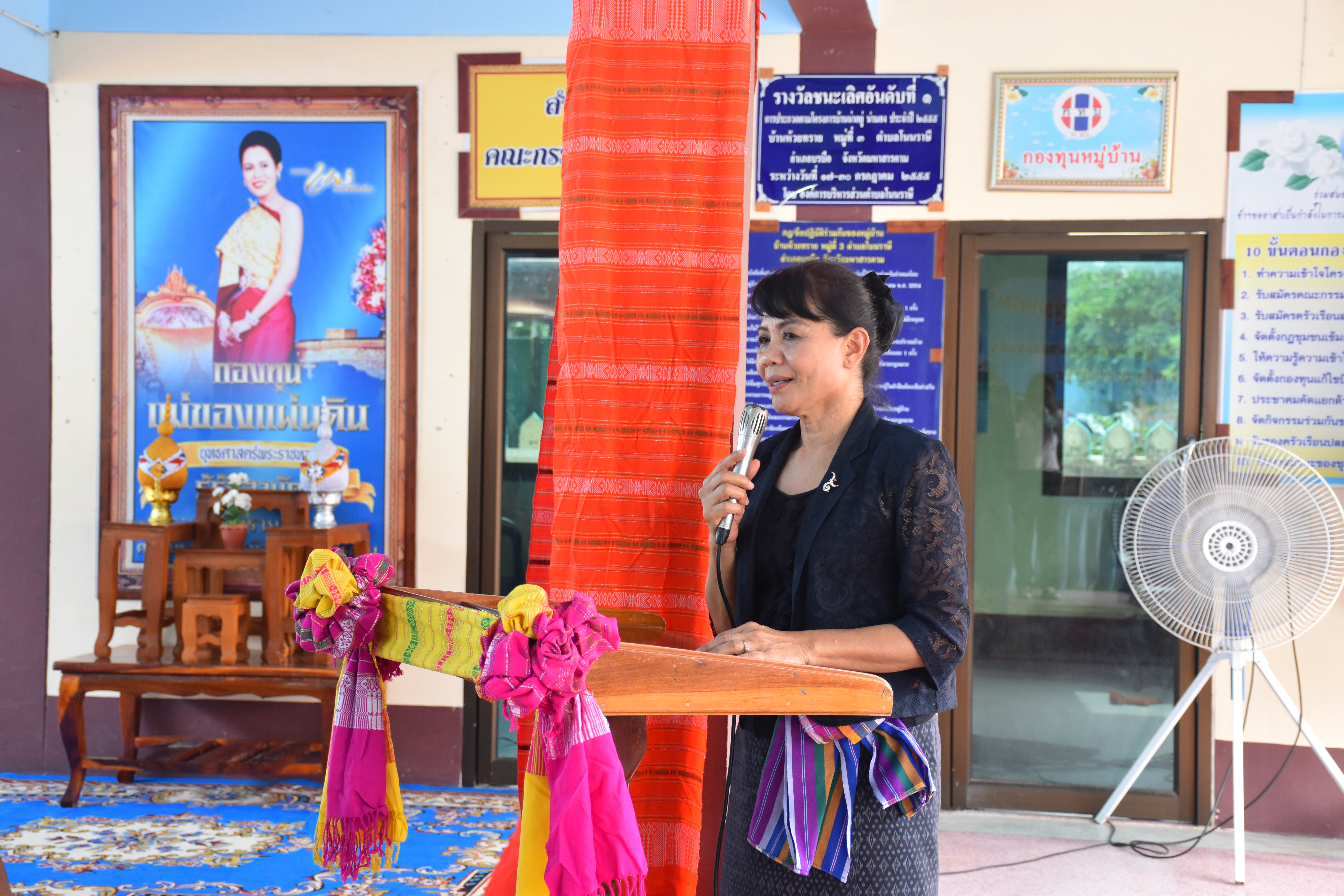 8 มิถุนายน 2560 นางสาวศศิธร ปัญญาไว พัฒนาการจังหวัดมหาสารคาม  เป็นประธานคณะกรรมการพิจารณาคัดเลือกหมู่บ้าน/ชุมชนกองทุนแม่ของแผ่นดินดีเด่น ระดับจังหวัด ประจำปี 2560 บ้านห้วยทราย หมู่ 3 ตำบลโนนราษี อำเภอบรบือ จังหวัดมหาสารคาม