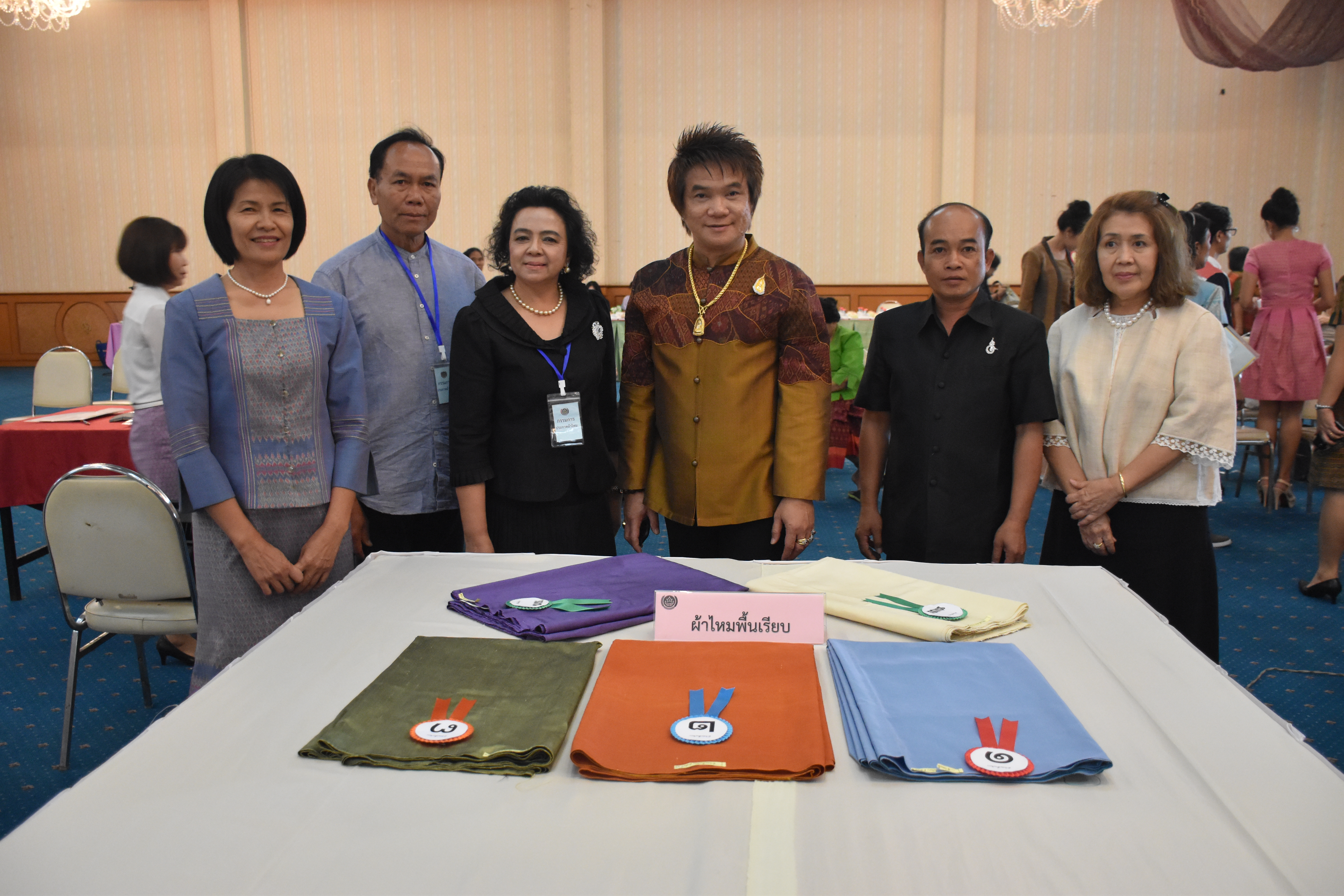 23 มิถุนายน 2560 สำนักงานพัฒนาชุมชนจังหวัดมหาสารคาม ดำเนินการประกวดผ้าไหมและการประกวดนักออกแบบผ้าไหมไทยสายใยวัฒนธรรม