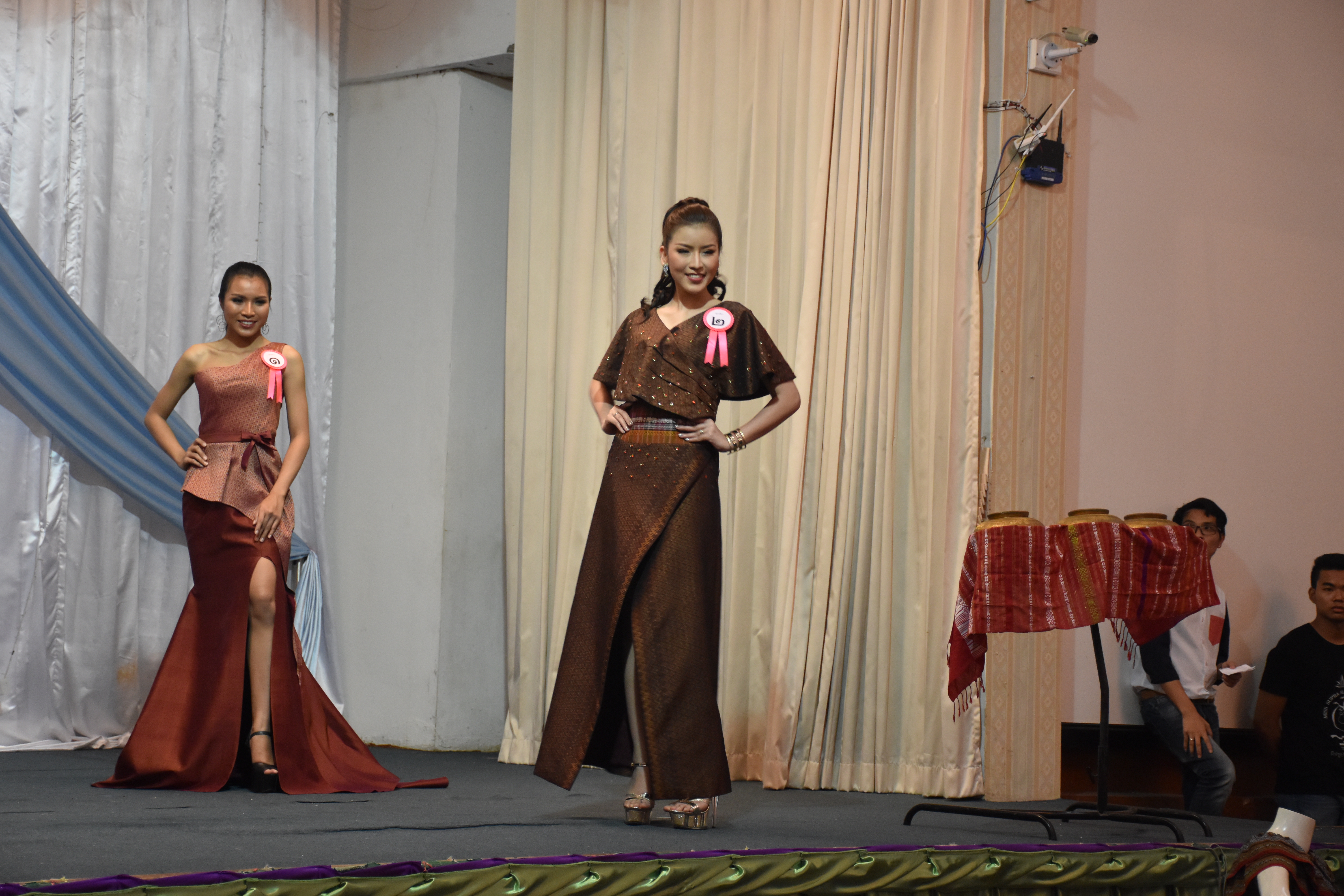 23 มิถุนายน 2560 สำนักงานพัฒนาชุมชนจังหวัดมหาสารคาม ดำเนินการประกวดผ้าไหมและการประกวดนักออกแบบผ้าไหมไทยสายใยวัฒนธรรม