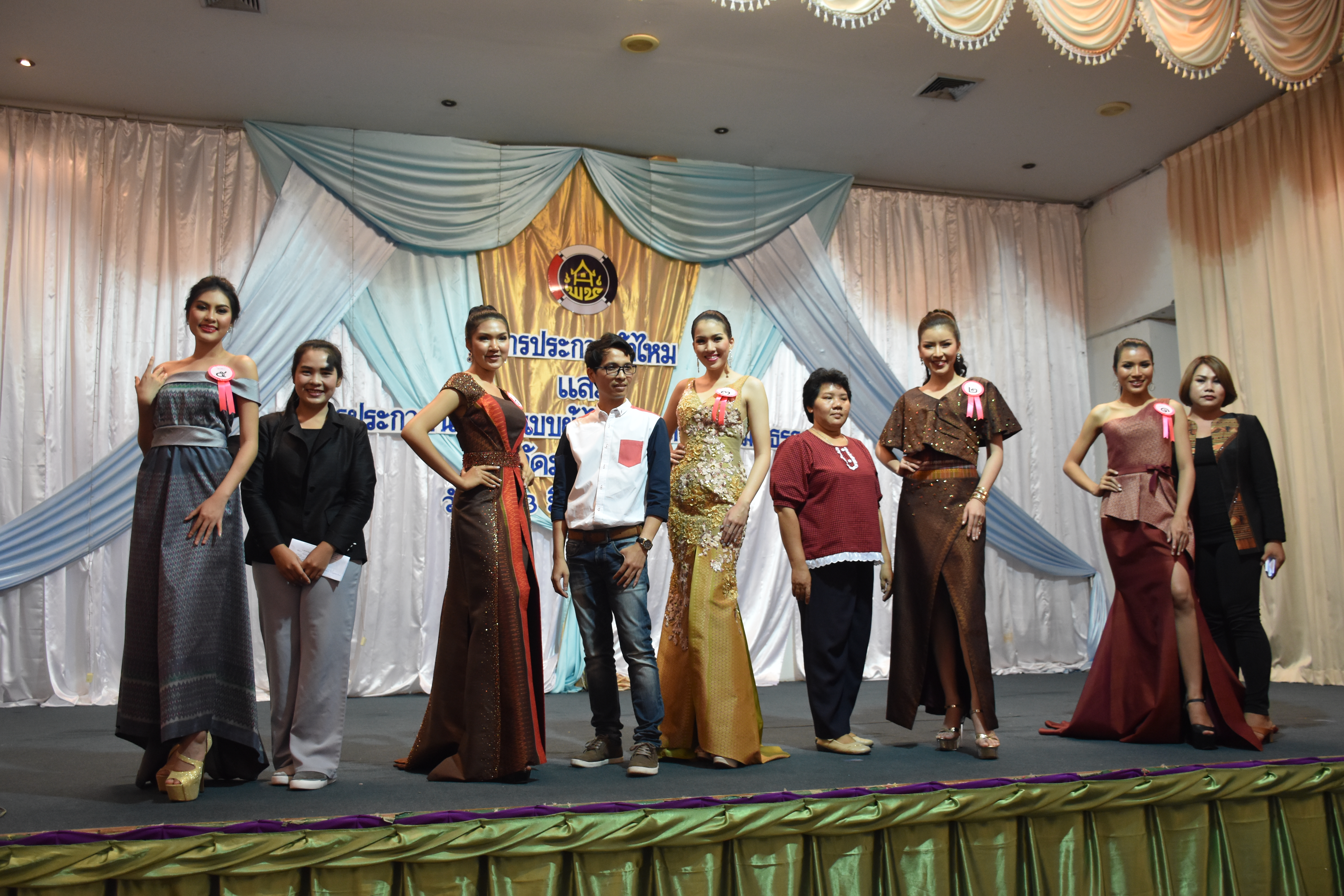 23 มิถุนายน 2560 สำนักงานพัฒนาชุมชนจังหวัดมหาสารคาม ดำเนินการประกวดผ้าไหมและการประกวดนักออกแบบผ้าไหมไทยสายใยวัฒนธรรม