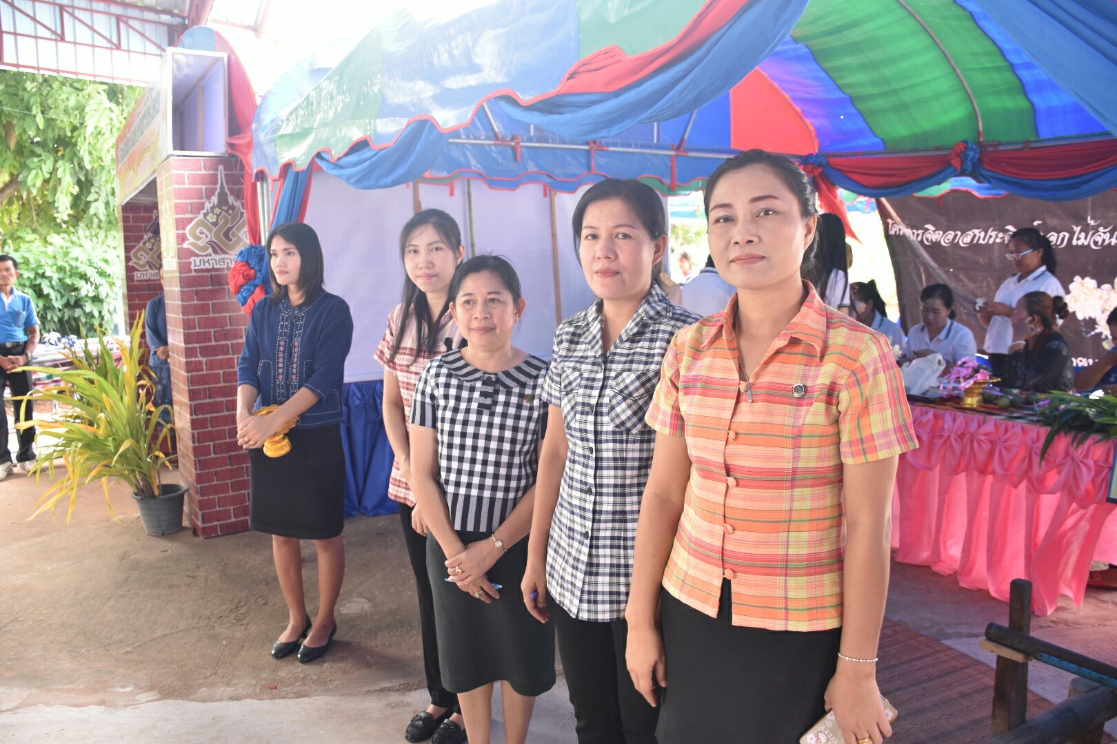 3 กรกฎาคม 2560  นางไพเราะ รอยตระกูล รองผู้ว่าราชการจังหวัดมหาสารคาม เป็นประธานคณะกรรมการคัดสรรหมู่บ้านเศรษฐกิจพอเพียง  “อยู่เย็น เป็นสุข” ดีเด่น ระดับจังหวัด ประจำปี 2560 รอบชิงชนะเลิศ ณ บ้านวังโพน หมู่ที่ 6 ตำบลเขวาไร่  อำเภอโกสุมพิสัย จังหวัดมหาสารคาม