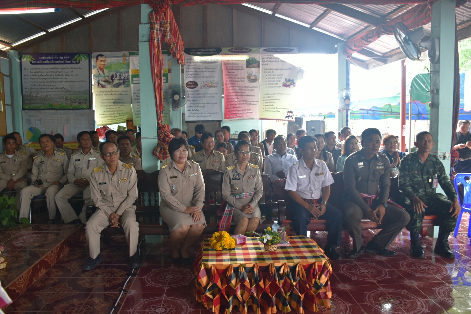 3 กรกฎาคม 2560  นางไพเราะ รอยตระกูล รองผู้ว่าราชการจังหวัดมหาสารคาม เป็นประธานคณะกรรมการคัดสรรหมู่บ้านเศรษฐกิจพอเพียง  “อยู่เย็น เป็นสุข” ดีเด่น ระดับจังหวัด ประจำปี 2560 รอบชิงชนะเลิศ ณ บ้านวังโพน หมู่ที่ 6 ตำบลเขวาไร่  อำเภอโกสุมพิสัย จังหวัดมหาสารคาม