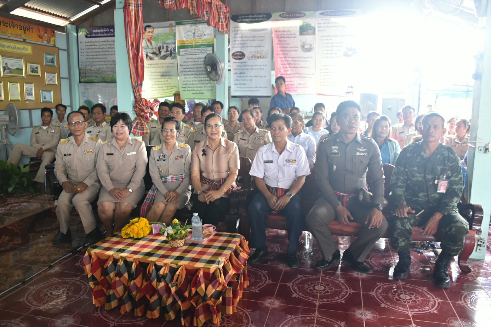 3 กรกฎาคม 2560  นางไพเราะ รอยตระกูล รองผู้ว่าราชการจังหวัดมหาสารคาม เป็นประธานคณะกรรมการคัดสรรหมู่บ้านเศรษฐกิจพอเพียง  “อยู่เย็น เป็นสุข” ดีเด่น ระดับจังหวัด ประจำปี 2560 รอบชิงชนะเลิศ ณ บ้านวังโพน หมู่ที่ 6 ตำบลเขวาไร่  อำเภอโกสุมพิสัย จังหวัดมหาสารคาม
