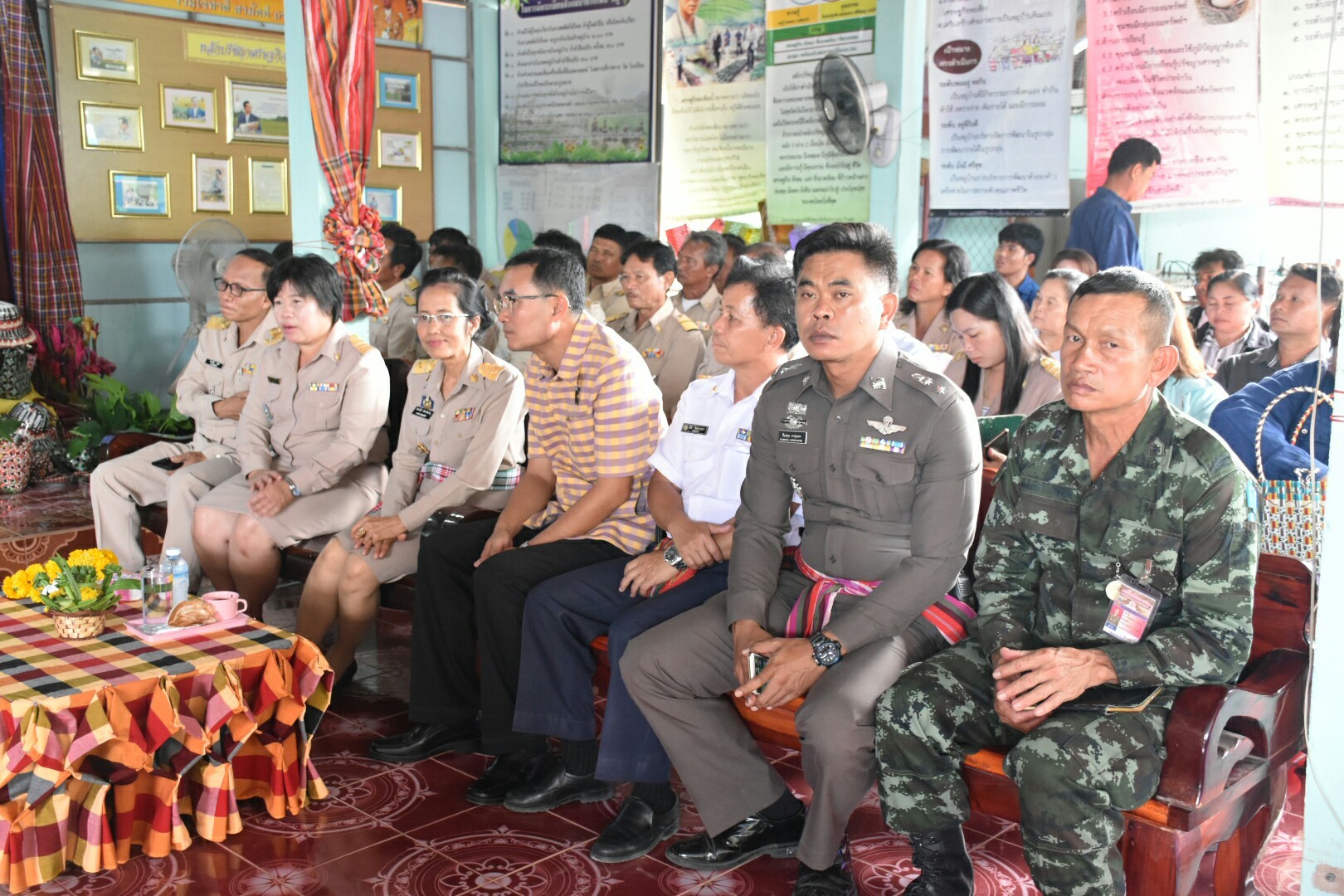 3 กรกฎาคม 2560  นางไพเราะ รอยตระกูล รองผู้ว่าราชการจังหวัดมหาสารคาม เป็นประธานคณะกรรมการคัดสรรหมู่บ้านเศรษฐกิจพอเพียง  “อยู่เย็น เป็นสุข” ดีเด่น ระดับจังหวัด ประจำปี 2560 รอบชิงชนะเลิศ ณ บ้านวังโพน หมู่ที่ 6 ตำบลเขวาไร่  อำเภอโกสุมพิสัย จังหวัดมหาสารคาม