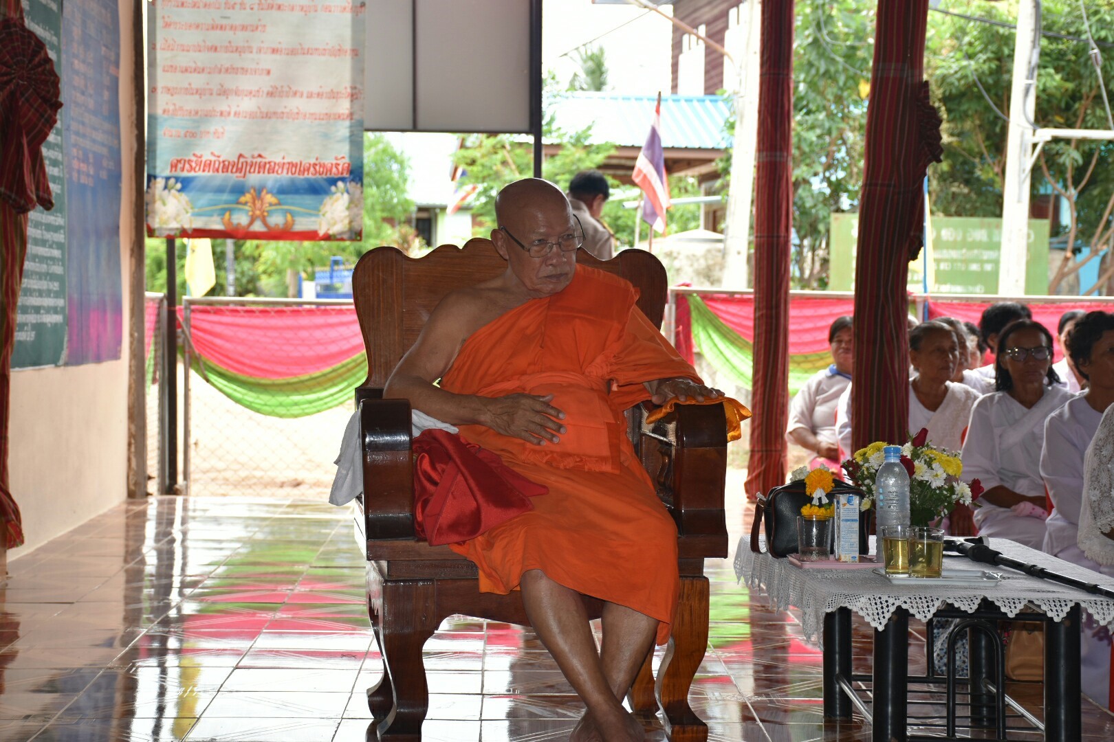 14 กรกฎาคม 2560 นางสาวศศิธร ปัญญาไว พัฒนาการจังหวัดมหาสารคาม  เป็นประธานคณะกรรมการประกวดหมู่บ้านเศรษฐกิจพอเพียงดีเด่น ปี 2560  ตามโครงการมหาสารคามน้อมนำปรัชญาเศรษฐกิจพอเพียง เพื่อพัฒนาคุณภาพในชุมชน บ้านหนองผือ หมู่ที่ 1 ตำบลหนองบัว อำเภอโกสุมพิสัย  จังหวัดมหาสารคาม
