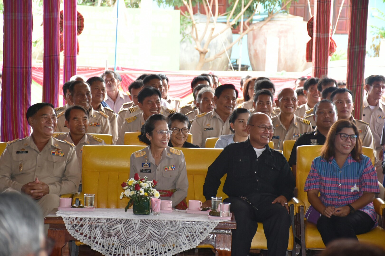 14 กรกฎาคม 2560 นางสาวศศิธร ปัญญาไว พัฒนาการจังหวัดมหาสารคาม  เป็นประธานคณะกรรมการประกวดหมู่บ้านเศรษฐกิจพอเพียงดีเด่น ปี 2560  ตามโครงการมหาสารคามน้อมนำปรัชญาเศรษฐกิจพอเพียง เพื่อพัฒนาคุณภาพในชุมชน บ้านหนองผือ หมู่ที่ 1 ตำบลหนองบัว อำเภอโกสุมพิสัย  จังหวัดมหาสารคาม
