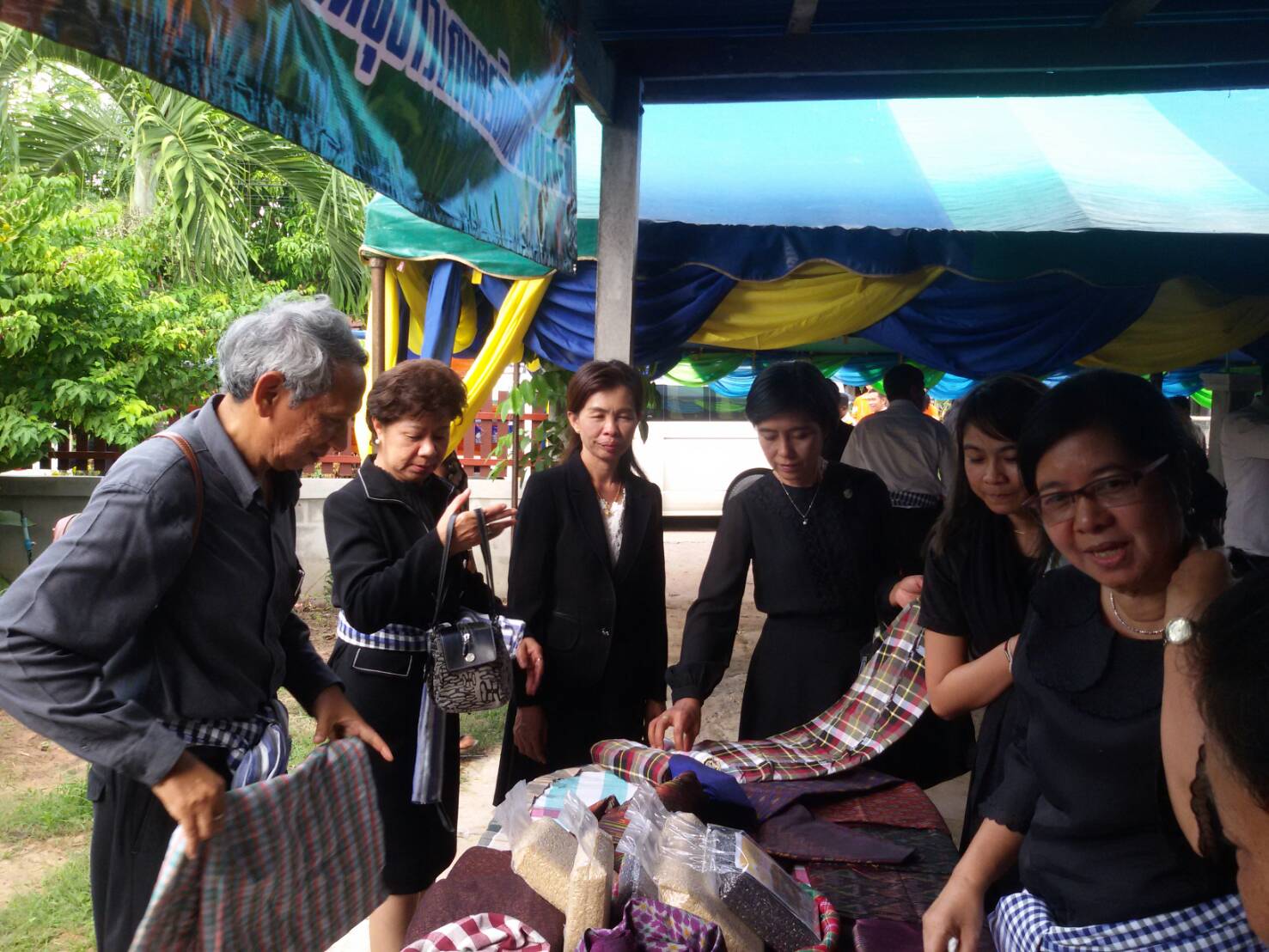 18 กรกฎาคม 2560   นางภัทรภร ฐิติยาภรณ์ ผู้ตรวจราชการสำนักนายกรัฐมนตรี  เขตตรวจราชการที่ 12 พร้อมคณะผู้ตรวจราชการกระทรวง  ลงพื้นที่ติดตามการดำเนินงานกองทุนหมู่บ้านแสงเจริญ หมู่ที่ 14  ตำบลวังแสง อำเภอแกดำ จังหวัดมหาสารคาม
