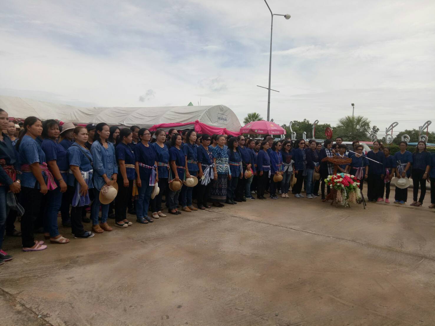 25 กรกฎาคม 2560  จังหวัดมหาสารคาม ร่วมกับองค์กรสตรีจังหวัดมหาสารคาม  จัดโครงการ “รวมพลังสตรี ทำความดีถวายในหลวง รัชกาลที่ 10” เนื่องในโอกาสวันเฉลิมพระชนมพรรษา  65 พรรษา 28 กรกฎาคม 2560