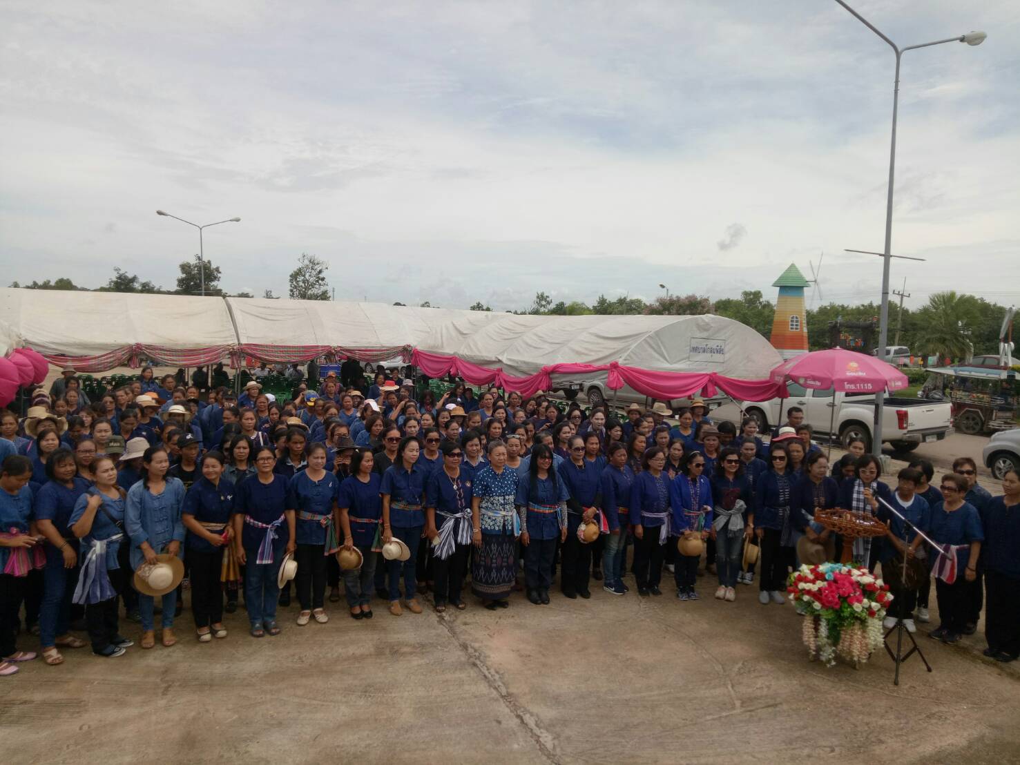 25 กรกฎาคม 2560  จังหวัดมหาสารคาม ร่วมกับองค์กรสตรีจังหวัดมหาสารคาม  จัดโครงการ “รวมพลังสตรี ทำความดีถวายในหลวง รัชกาลที่ 10” เนื่องในโอกาสวันเฉลิมพระชนมพรรษา  65 พรรษา 28 กรกฎาคม 2560