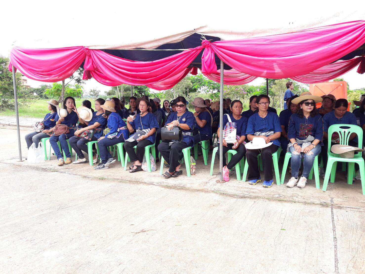 25 กรกฎาคม 2560  จังหวัดมหาสารคาม ร่วมกับองค์กรสตรีจังหวัดมหาสารคาม  จัดโครงการ “รวมพลังสตรี ทำความดีถวายในหลวง รัชกาลที่ 10” เนื่องในโอกาสวันเฉลิมพระชนมพรรษา  65 พรรษา 28 กรกฎาคม 2560