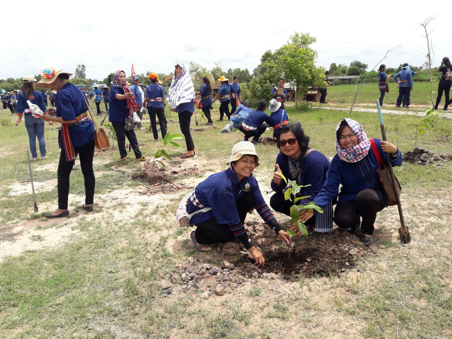 25 กรกฎาคม 2560  จังหวัดมหาสารคาม ร่วมกับองค์กรสตรีจังหวัดมหาสารคาม  จัดโครงการ “รวมพลังสตรี ทำความดีถวายในหลวง รัชกาลที่ 10” เนื่องในโอกาสวันเฉลิมพระชนมพรรษา  65 พรรษา 28 กรกฎาคม 2560