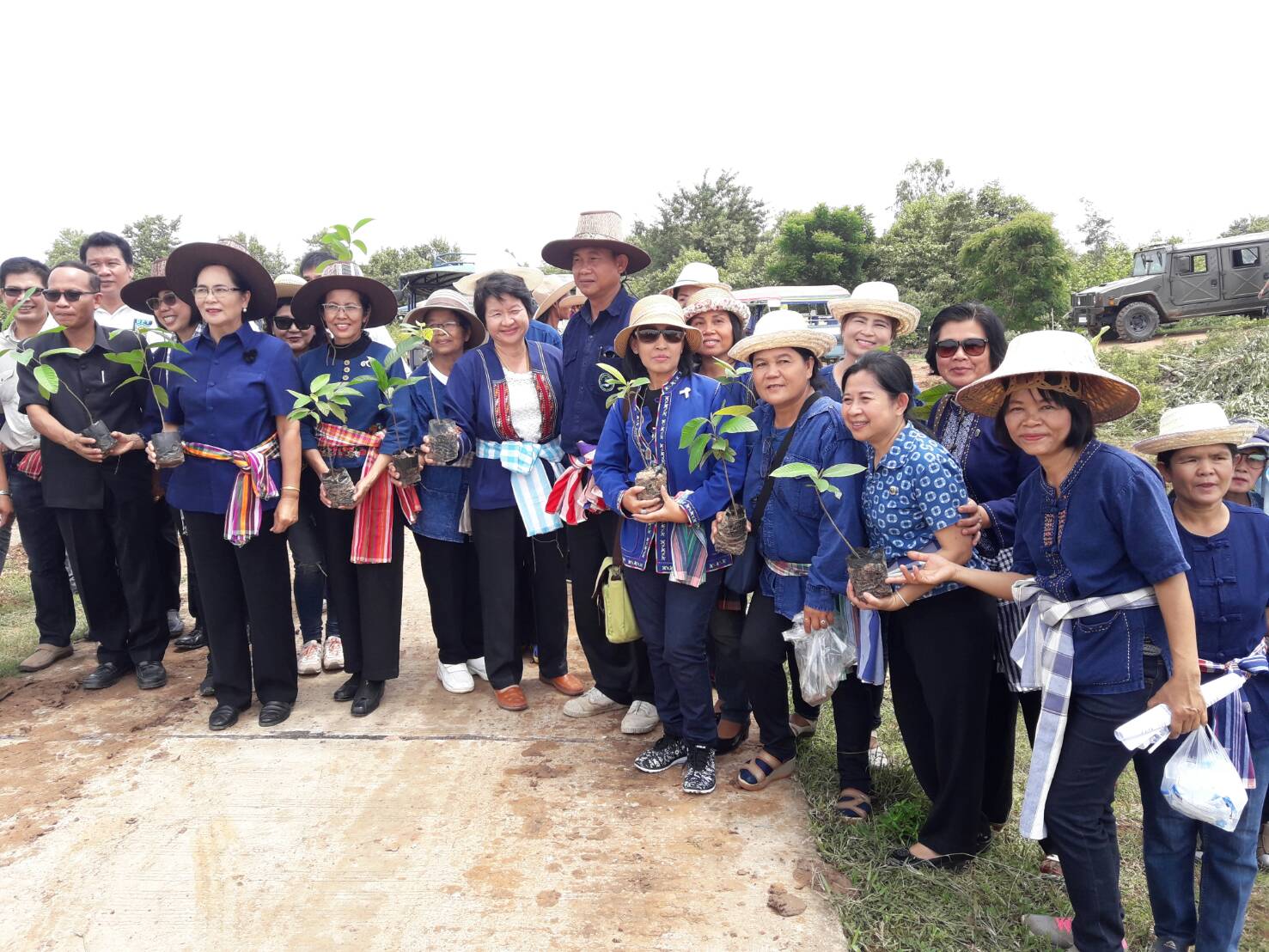 25 กรกฎาคม 2560  จังหวัดมหาสารคาม ร่วมกับองค์กรสตรีจังหวัดมหาสารคาม  จัดโครงการ “รวมพลังสตรี ทำความดีถวายในหลวง รัชกาลที่ 10” เนื่องในโอกาสวันเฉลิมพระชนมพรรษา  65 พรรษา 28 กรกฎาคม 2560