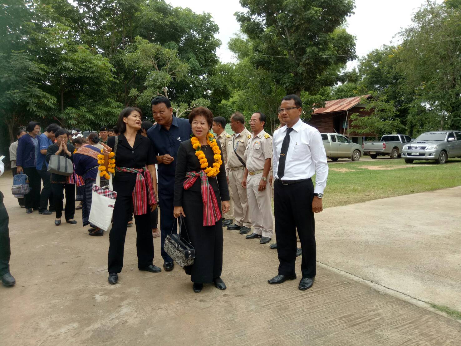 20 กรกฎาคม 2560  นางสาวศศิธร ปัญญาไว พัฒนาการจังหวัดมหาสารคามเป็นประธาน คณะกรรมการประกวดหมู่บ้านเศรษฐกิจพอเพียงดีเด่น ปี 2560  ตามโครงการมหาสารคามน้อมนำปรัชญาเศรษฐกิจพอเพียง เพื่อพัฒนาคุณภาพในชุมชน ณ บ้านดอนขมิ้นหมู่ที่ 12 ตำบลศรีสุข  อำเภอกันทรวิชัย จังหวัดมหาสารคาม  Copy