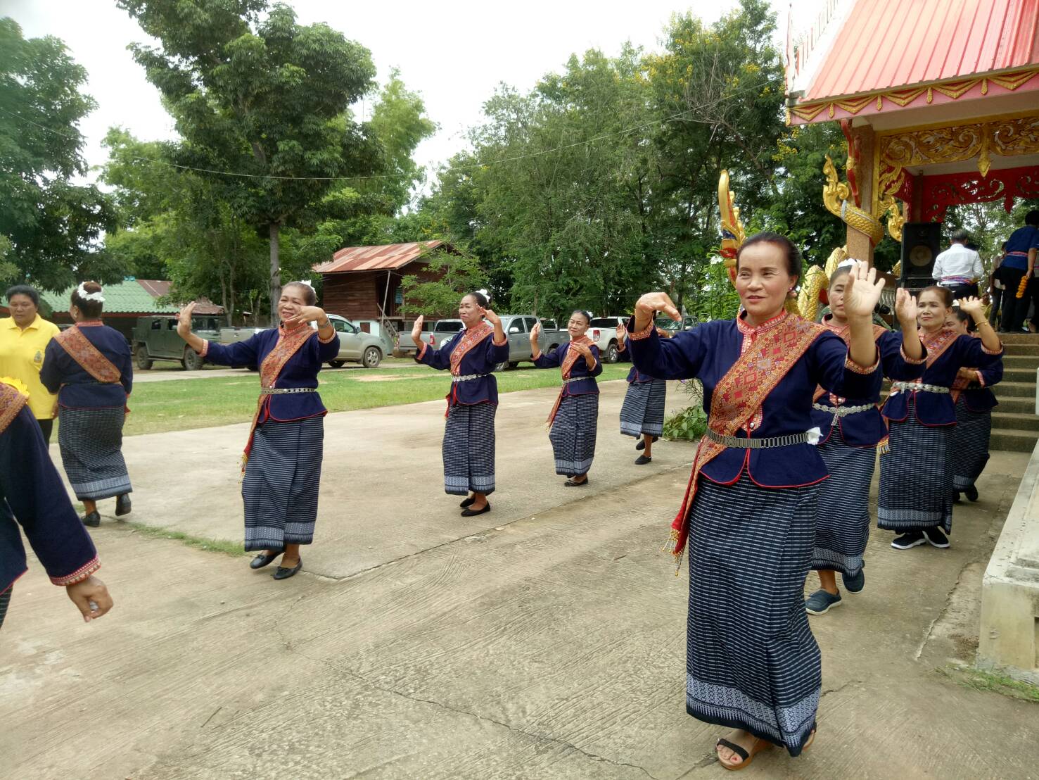 20 กรกฎาคม 2560  นางสาวศศิธร ปัญญาไว พัฒนาการจังหวัดมหาสารคามเป็นประธาน คณะกรรมการประกวดหมู่บ้านเศรษฐกิจพอเพียงดีเด่น ปี 2560  ตามโครงการมหาสารคามน้อมนำปรัชญาเศรษฐกิจพอเพียง เพื่อพัฒนาคุณภาพในชุมชน ณ บ้านดอนขมิ้นหมู่ที่ 12 ตำบลศรีสุข  อำเภอกันทรวิชัย จังหวัดมหาสารคาม  Copy