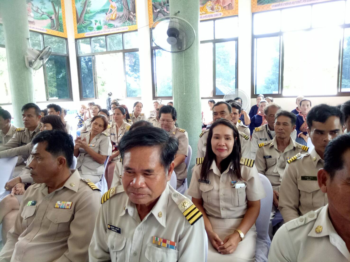 20 กรกฎาคม 2560  นางสาวศศิธร ปัญญาไว พัฒนาการจังหวัดมหาสารคามเป็นประธาน คณะกรรมการประกวดหมู่บ้านเศรษฐกิจพอเพียงดีเด่น ปี 2560  ตามโครงการมหาสารคามน้อมนำปรัชญาเศรษฐกิจพอเพียง เพื่อพัฒนาคุณภาพในชุมชน ณ บ้านดอนขมิ้นหมู่ที่ 12 ตำบลศรีสุข  อำเภอกันทรวิชัย จังหวัดมหาสารคาม  Copy